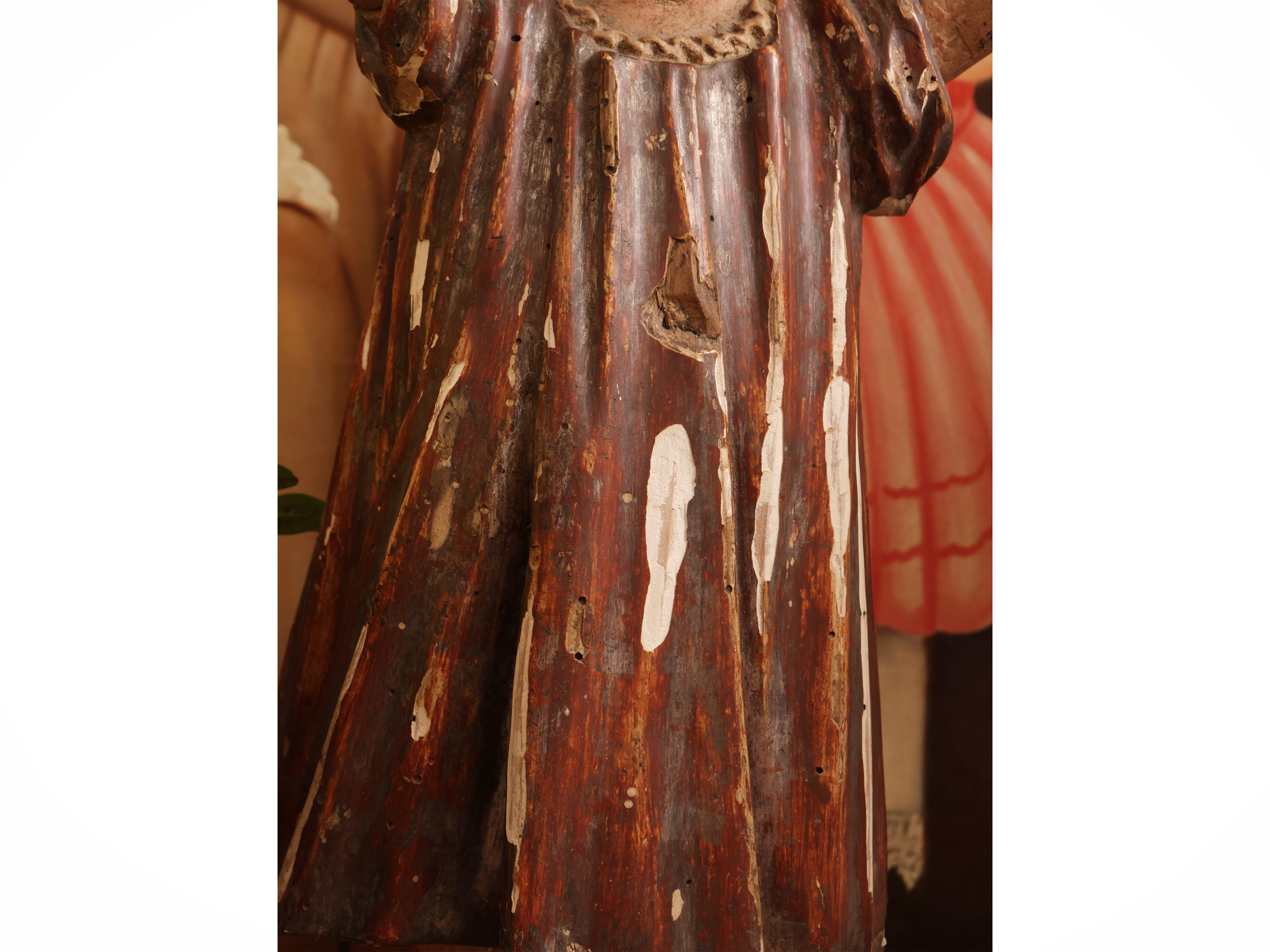 Figura in legno laccato e dorato, raffigurante Gesù Bambino, XVIII secolo