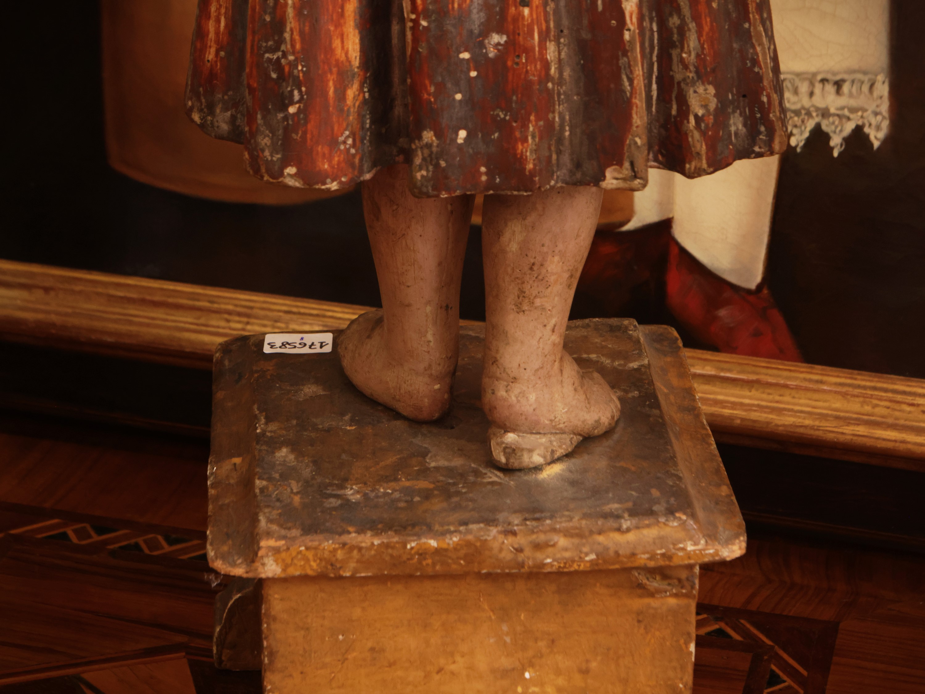 Figura in legno laccato e dorato, raffigurante Gesù Bambino, XVIII secolo