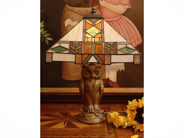 Table lamp in golden antimony and glass paste
