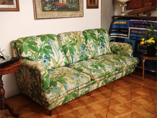 Padded three-seater sofa