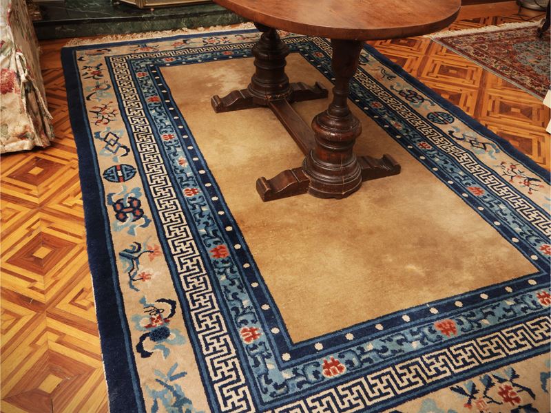 Tappeto Pechino, beige con bordura decorativa in toni di azzurro, blu, bianco e rosso