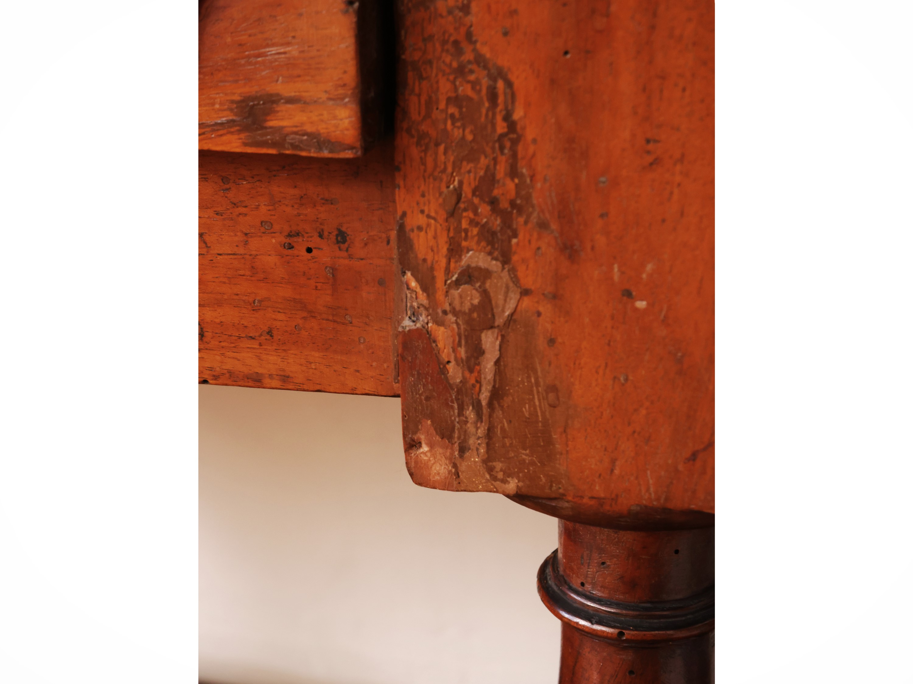 Tavolino scrittoio in noce, h cm 79x128x61