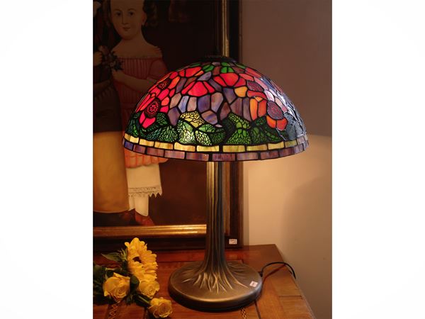 Table lamp in antimony and glass paste