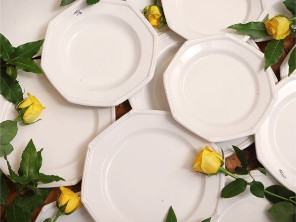 White ceramic dishes service d'Este