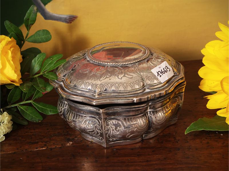 Piccola scatola in argento