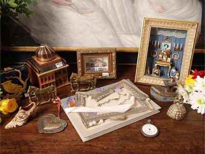 Lotto di curiosità, composto da miniature e modellini vari