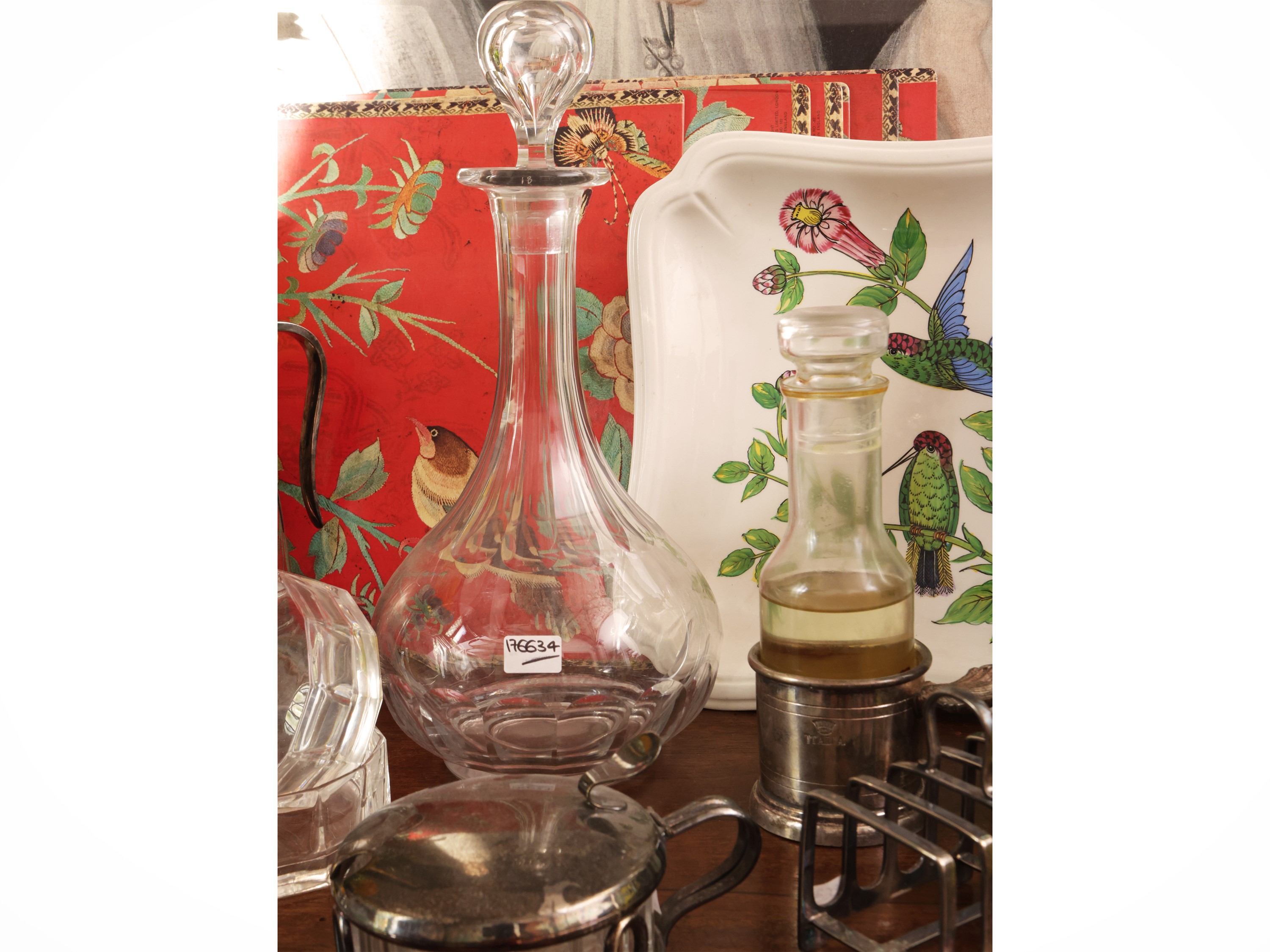 Miscellanea di accessori per la tavola, serie di 6 piatti in ceramica d'Este e tovagliette decora...