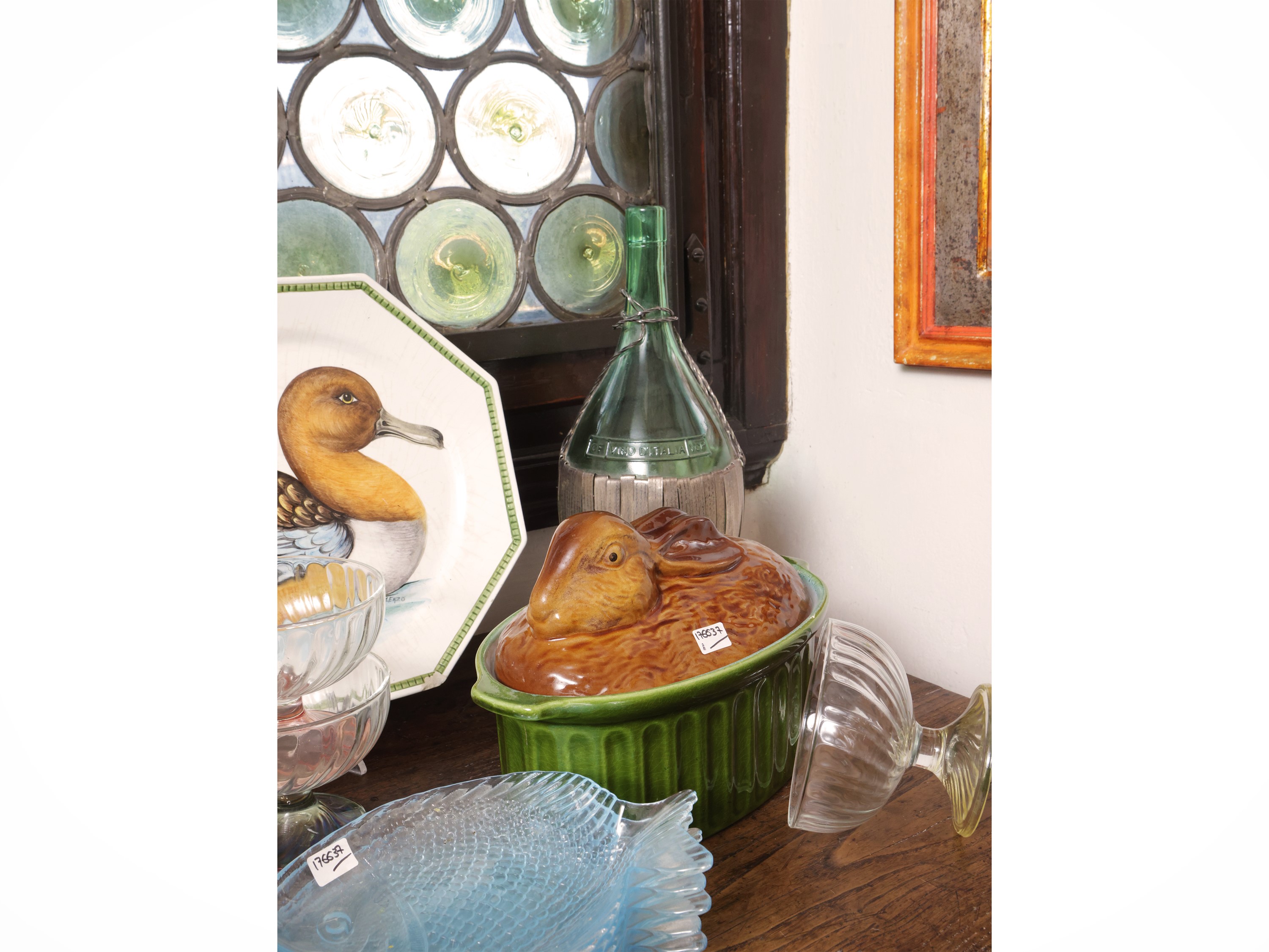 Miscellanea di accessori rustici per la tavola, Zuppiera in ceramica a foggia di lepre con set di...
