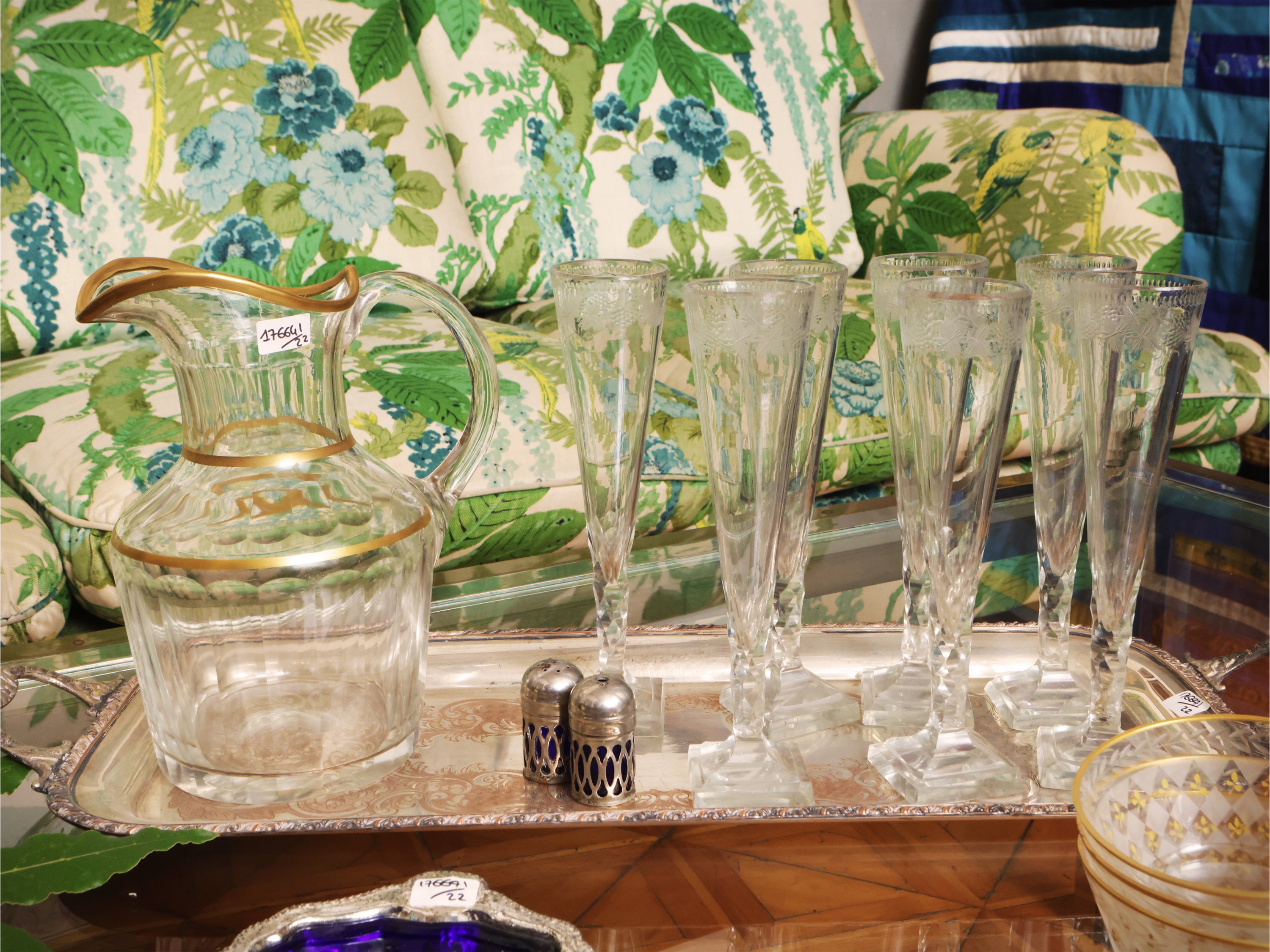 Set di Accessori d'Epoca per Servire Aperitivi, Comprendente Flutes, Coppette e Antipastiere