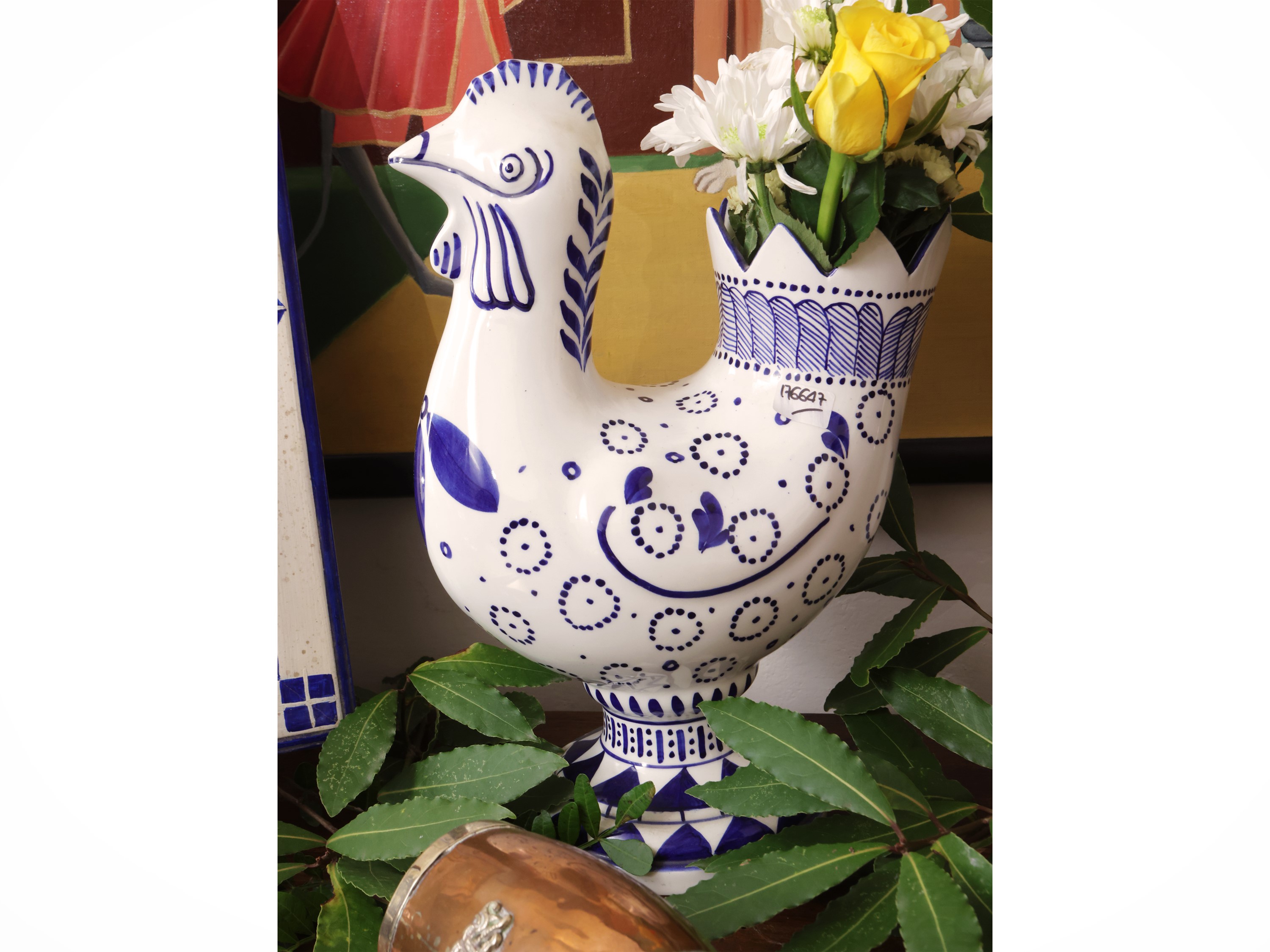 Miscellanea di accessori per la casa, vaso portafiori in ceramica d'Este e specchiera in legno la...