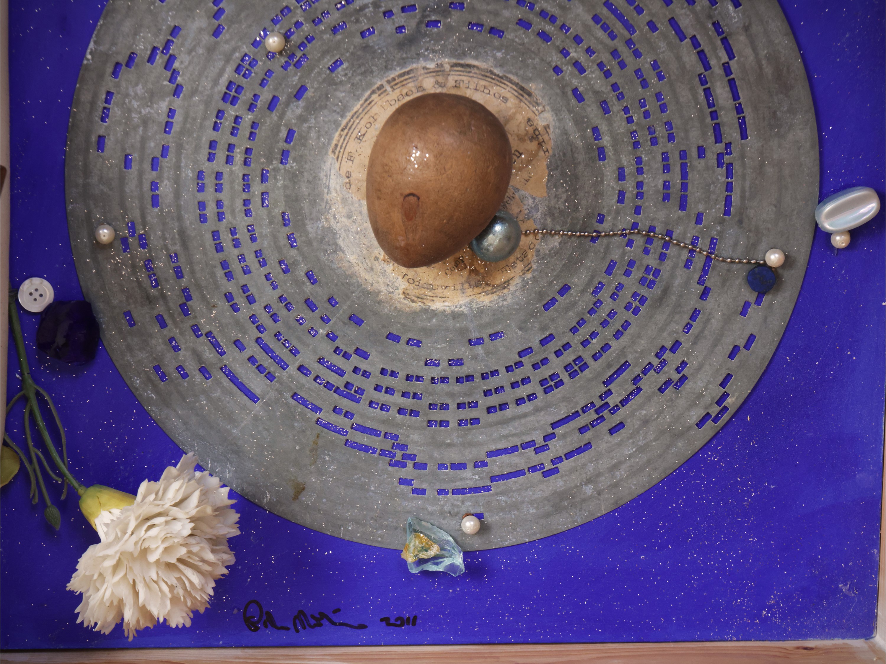 Collezione di opere in collage, comprendente un presepe e un vaso di fiori, teche variabili