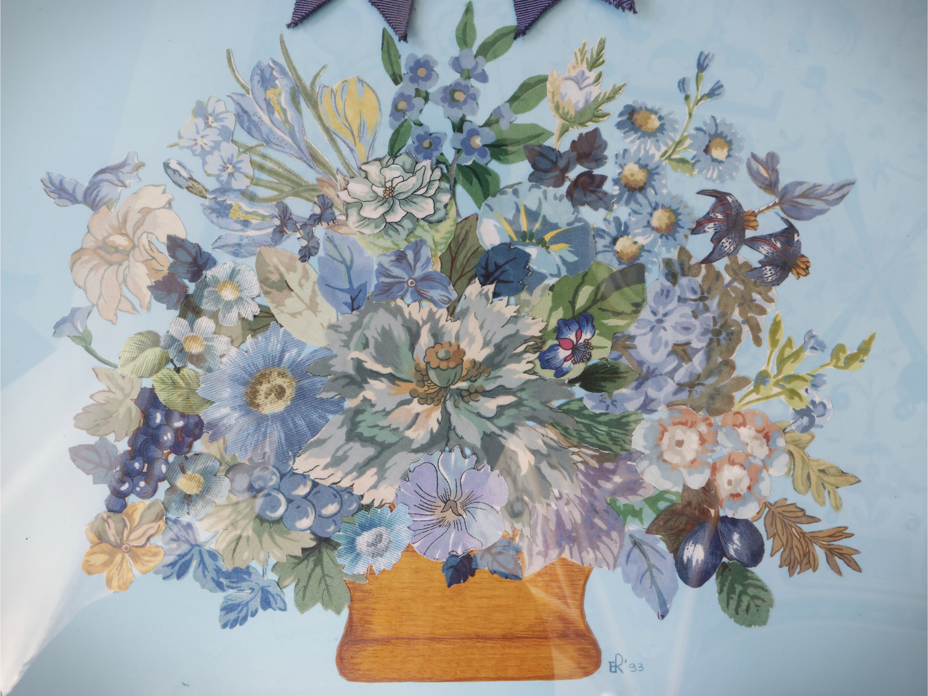 Collezione di opere in collage, comprendente un presepe e un vaso di fiori, teche variabili