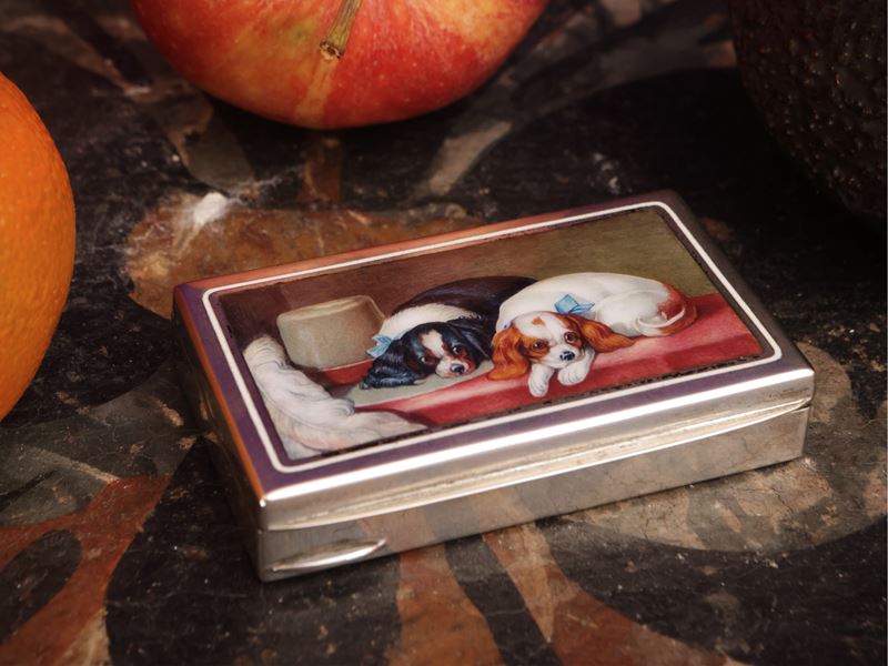 Tabacchiera in argento e smalti policromi