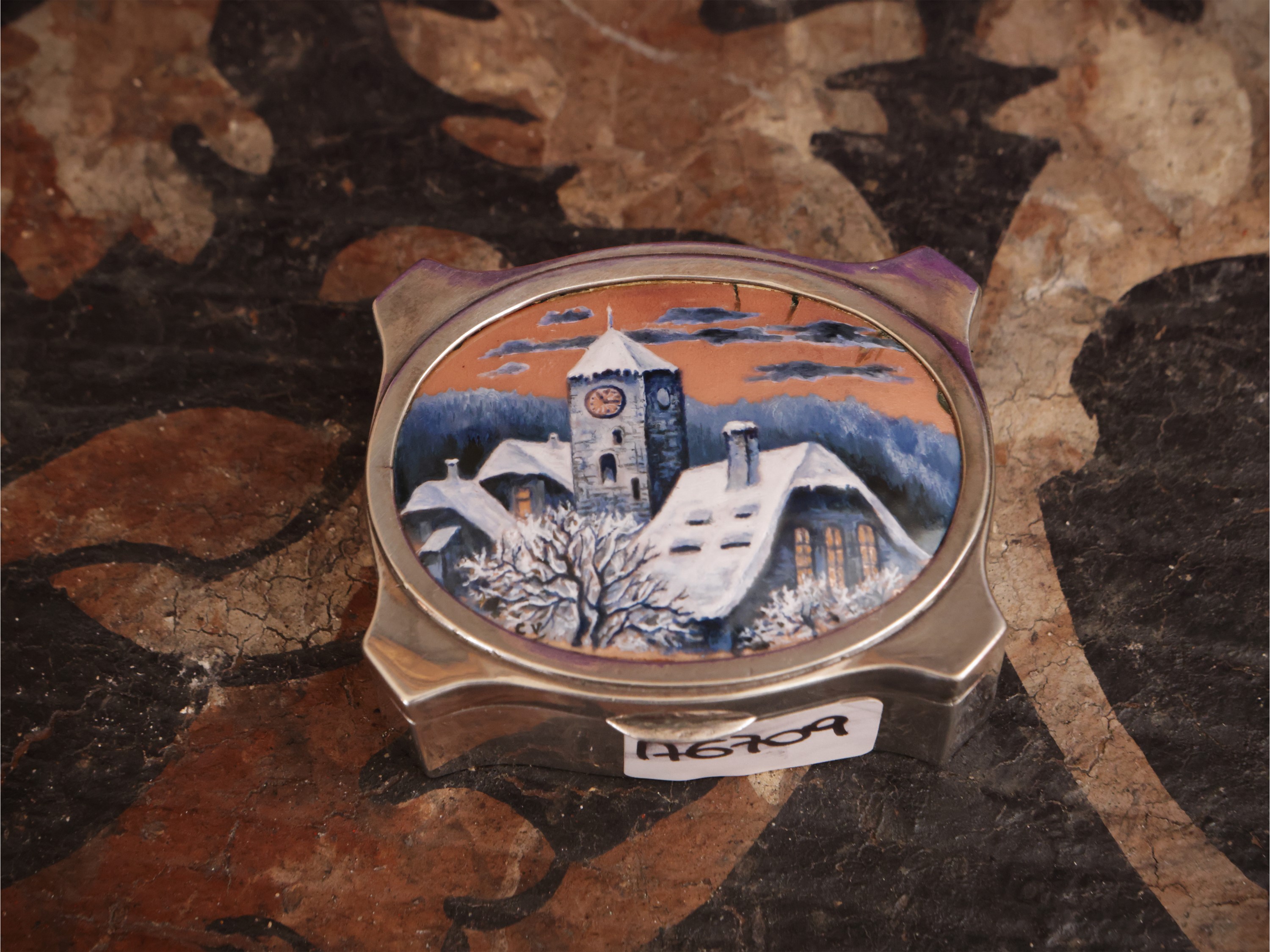 Tabacchiera in argento e smalti policromi