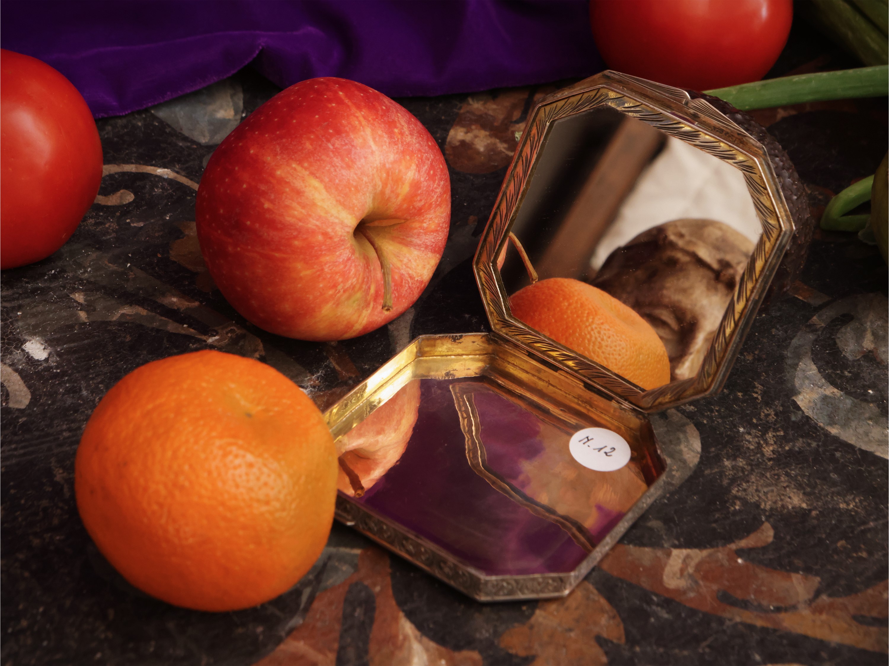 Trousse da borsetta in argento e smalti policromi