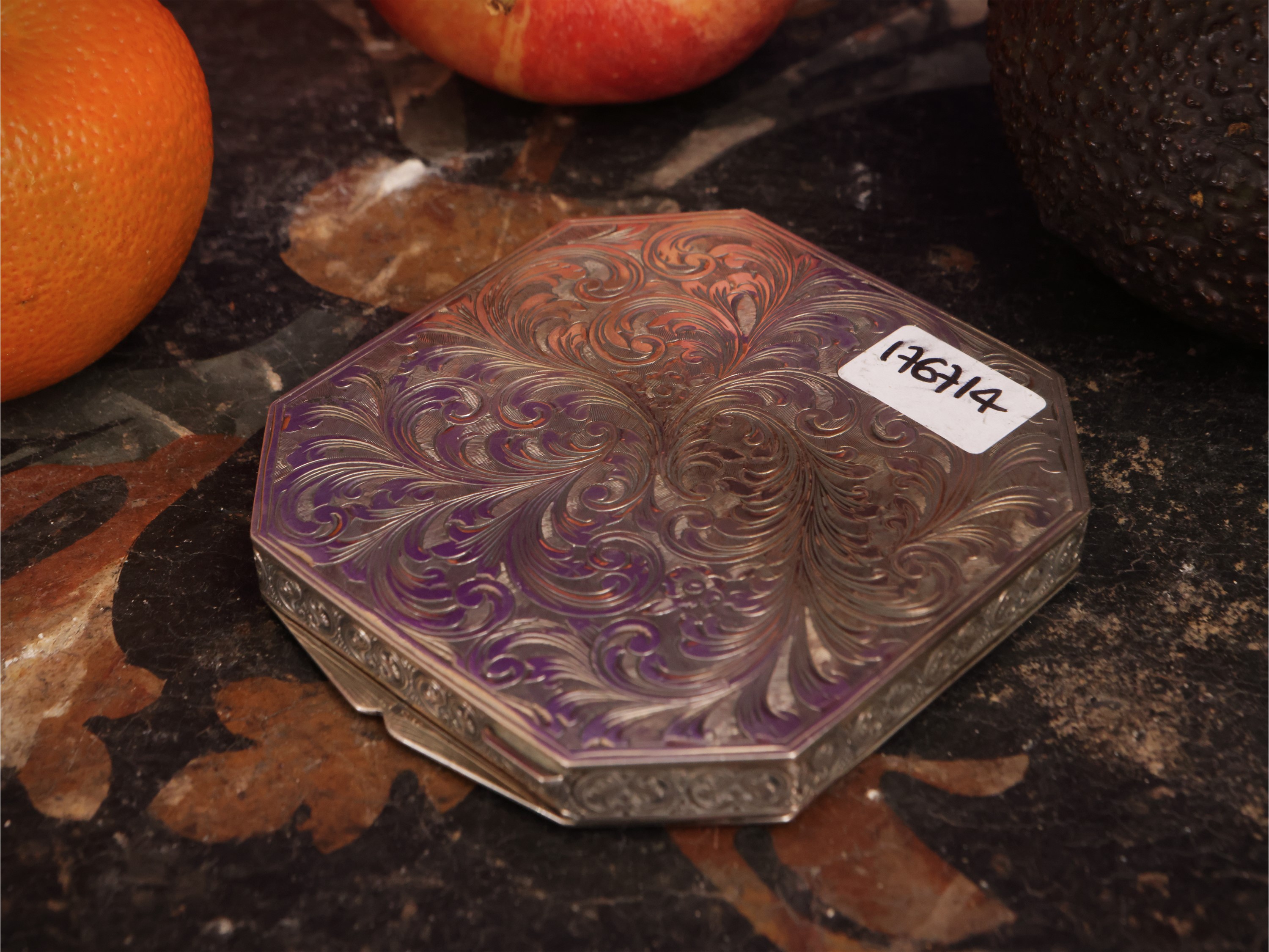 Trousse da borsetta in argento e smalti policromi