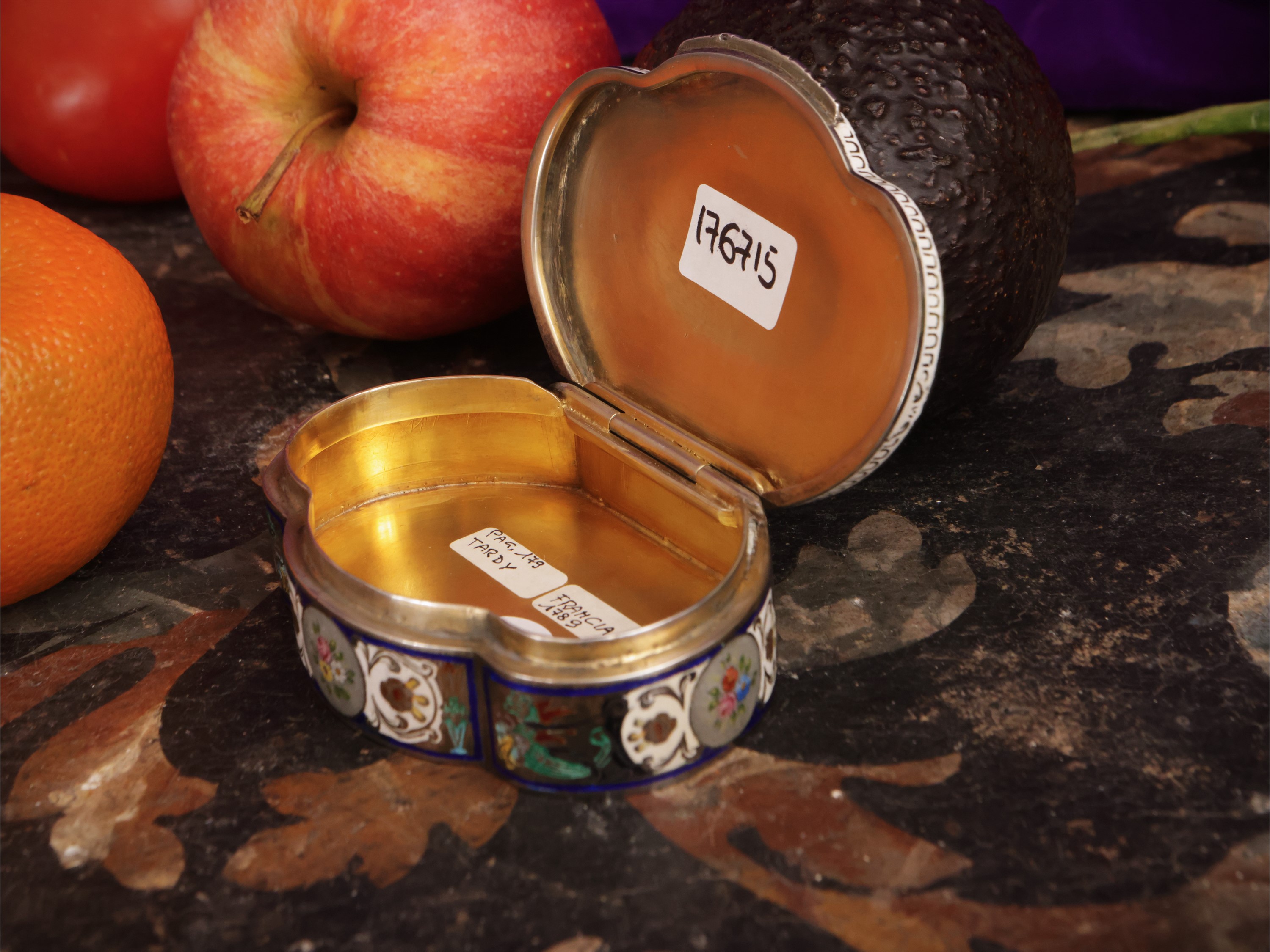 Tabacchiera d'epoca in argento e smalti policromi