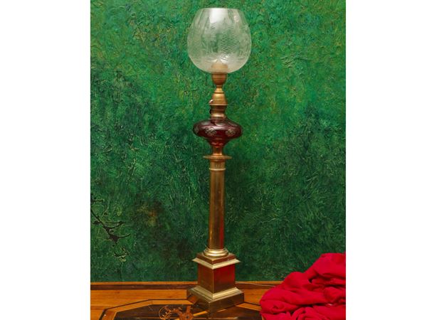 Large table light in brass