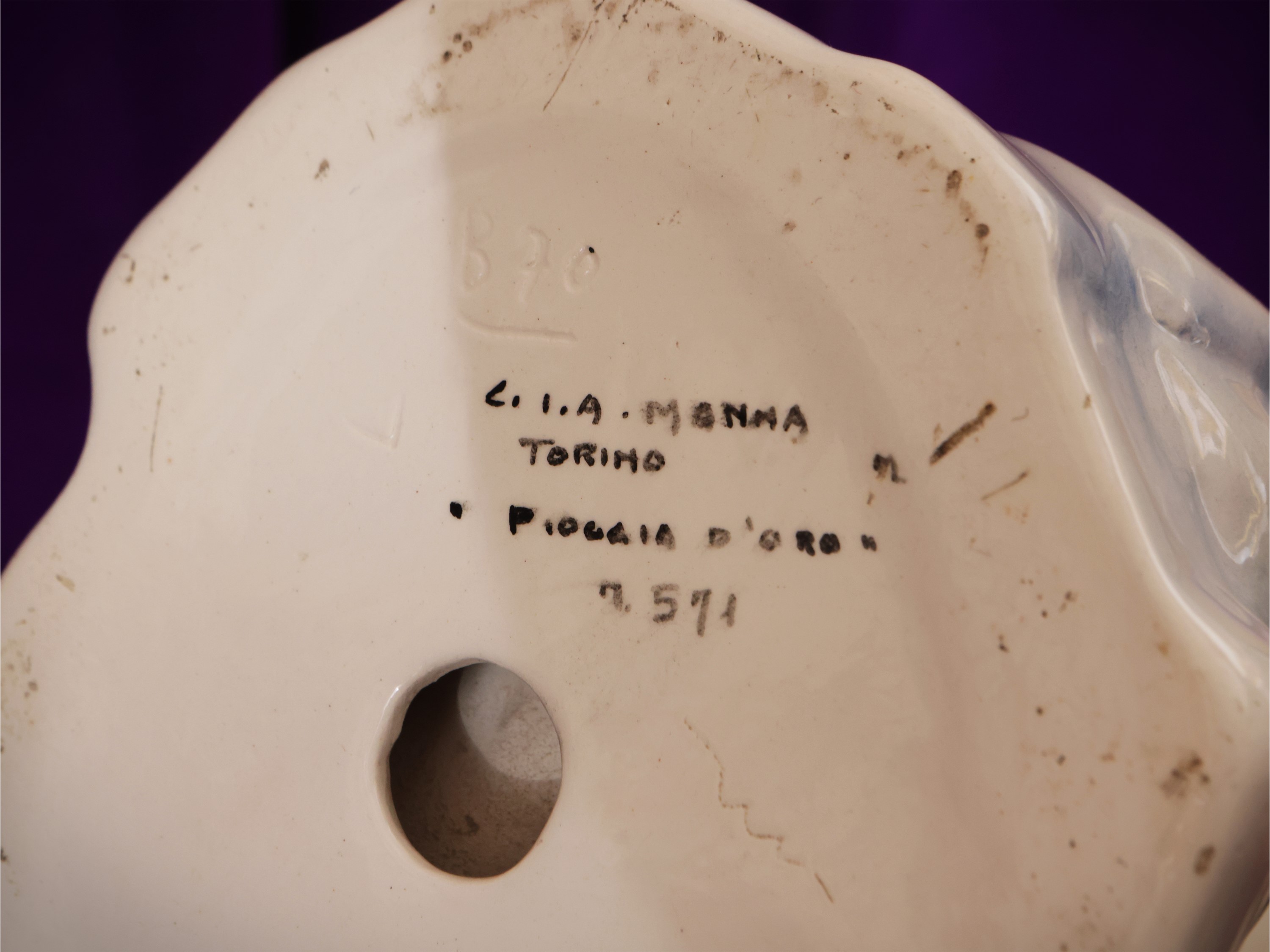 Pioggia D'oro, Figura in Ceramica Policroma