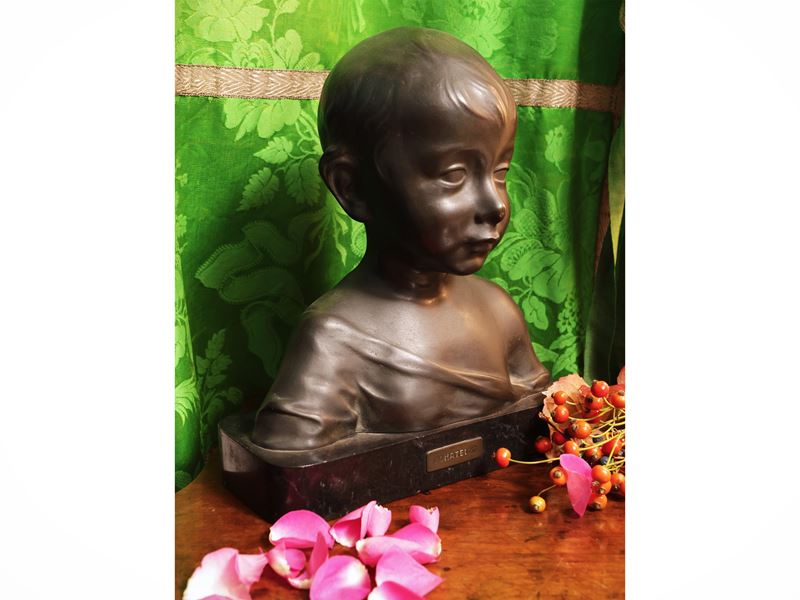 Donatello, Testa di bambino in bronzo su base in marmo