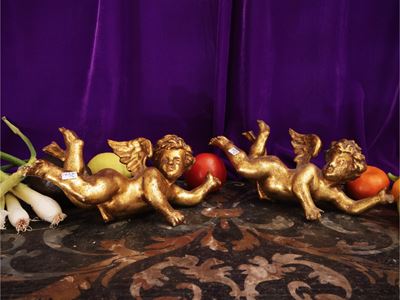 Serie di Quattro Cherubini in Legno Intagliato e Dorato