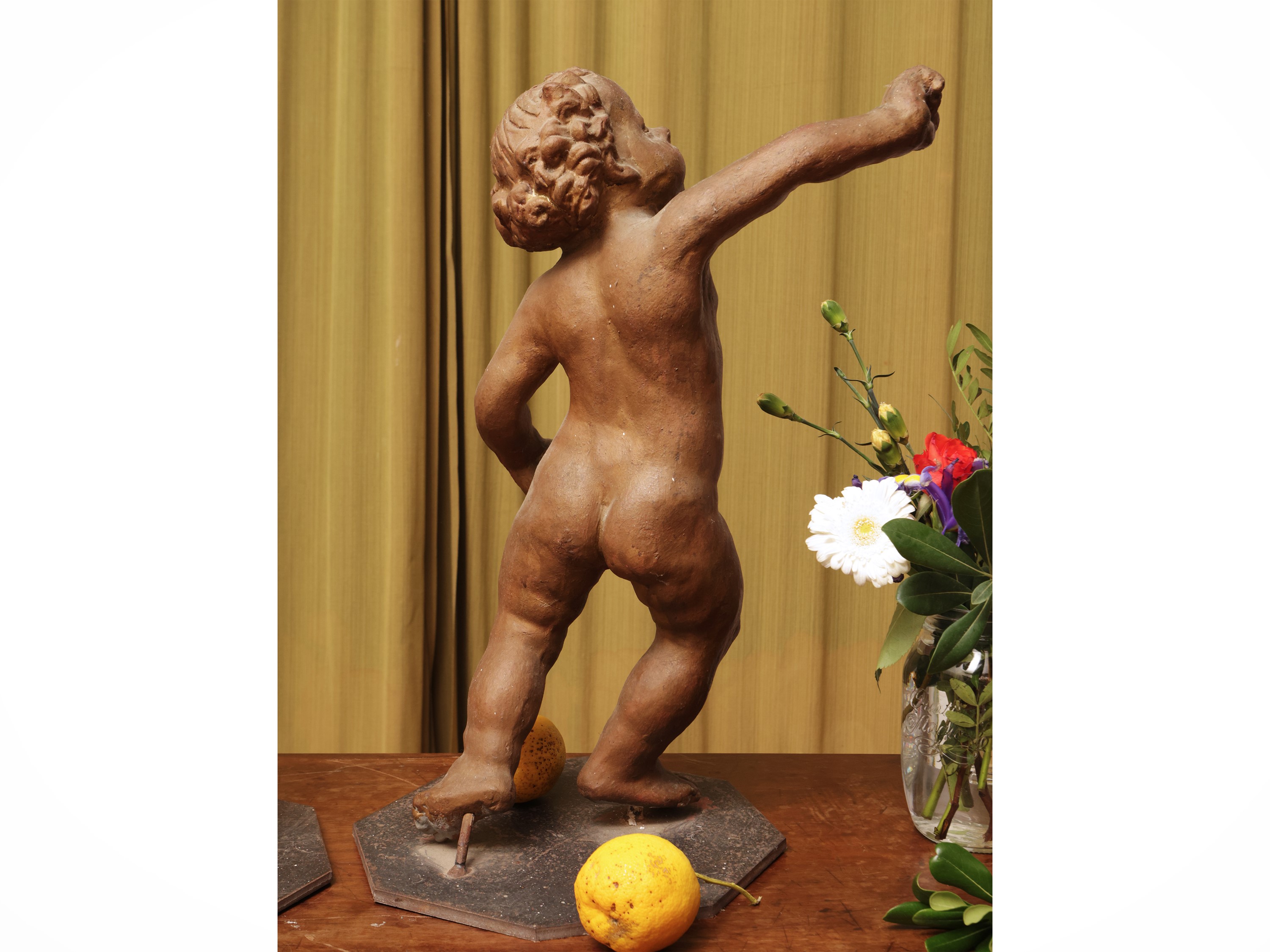Putto, scultura in metallo policromo