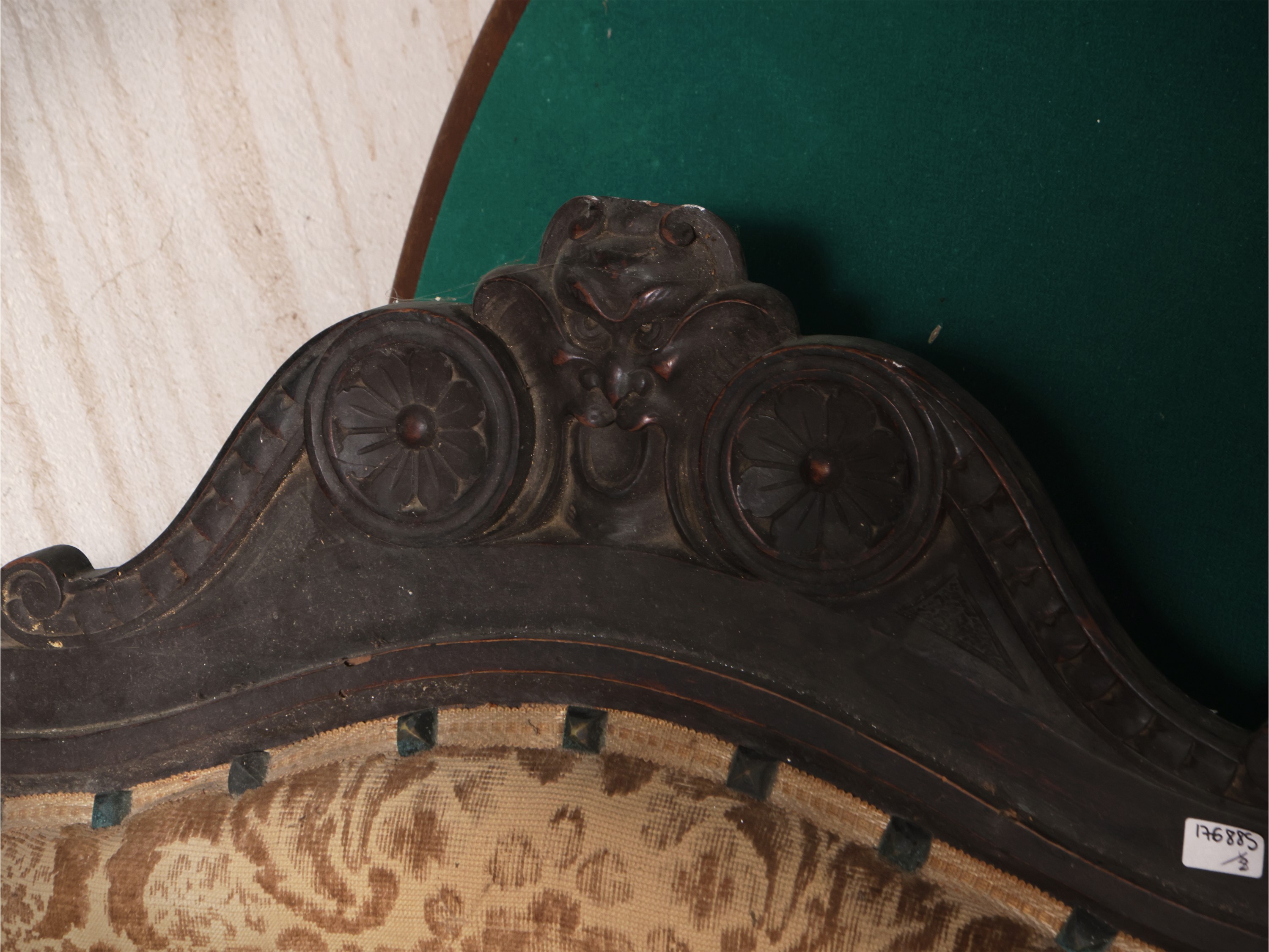 Due complementi di arredo in stile neorinascimentale, poltrona e tavolino