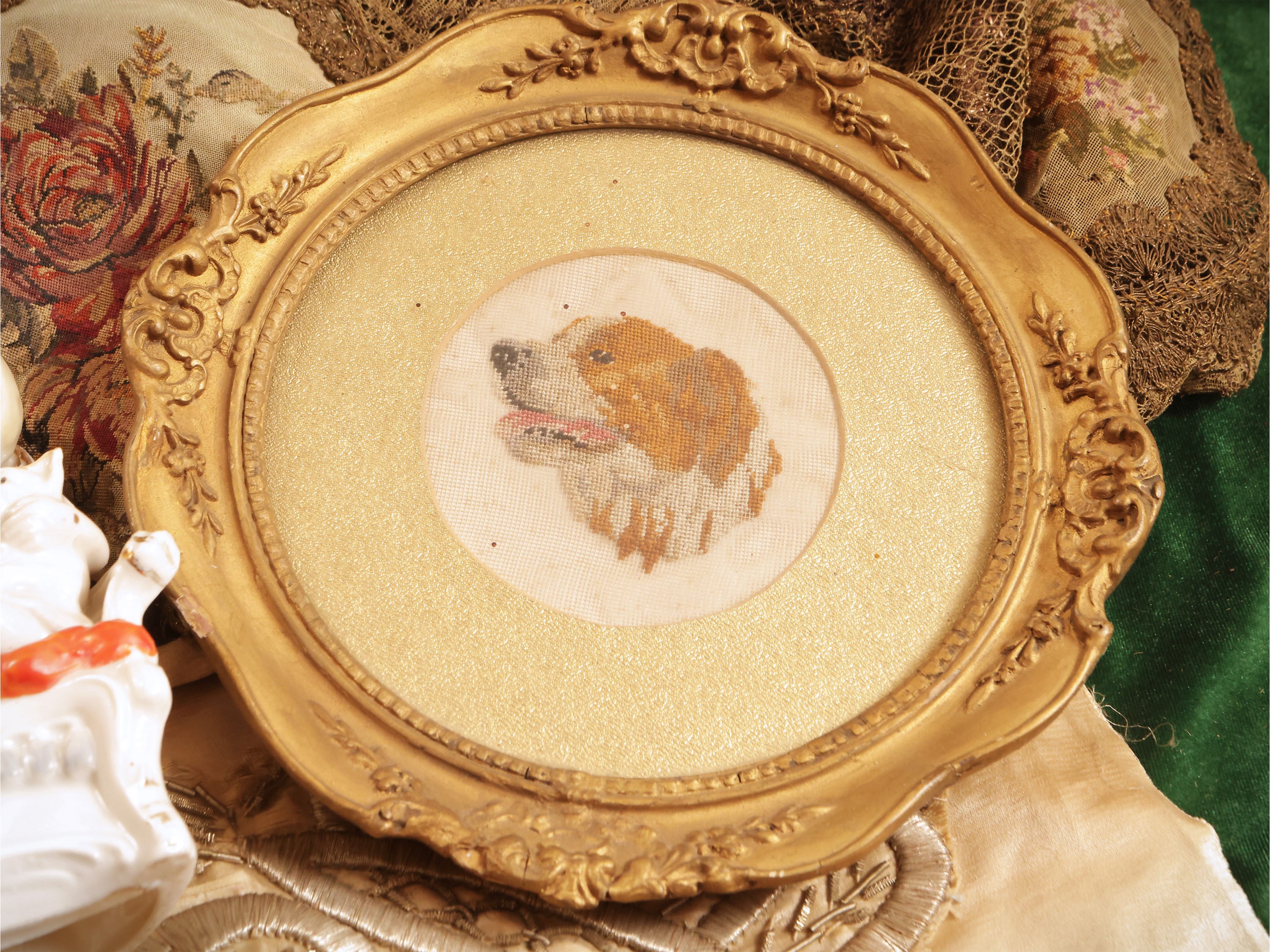 Cestino di curiosità d'epoca
