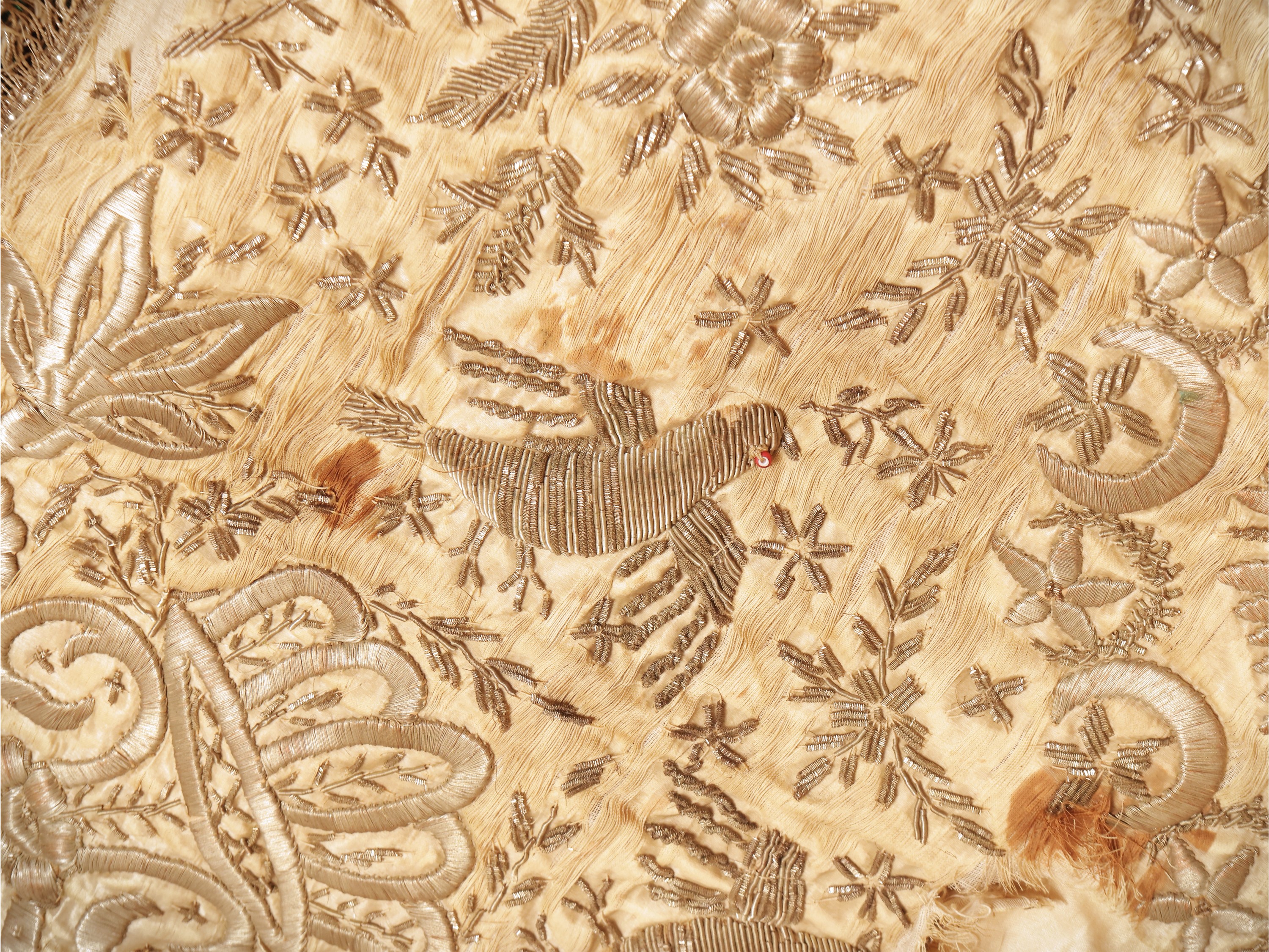 Assortimento di passamanerie d'epoca in fili metallici