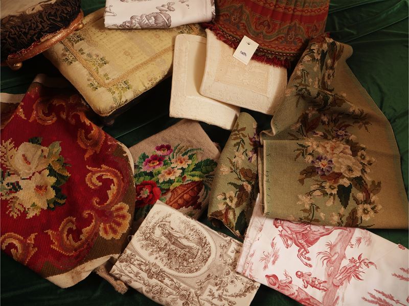 Fantasia di complementi tessili d'epoca