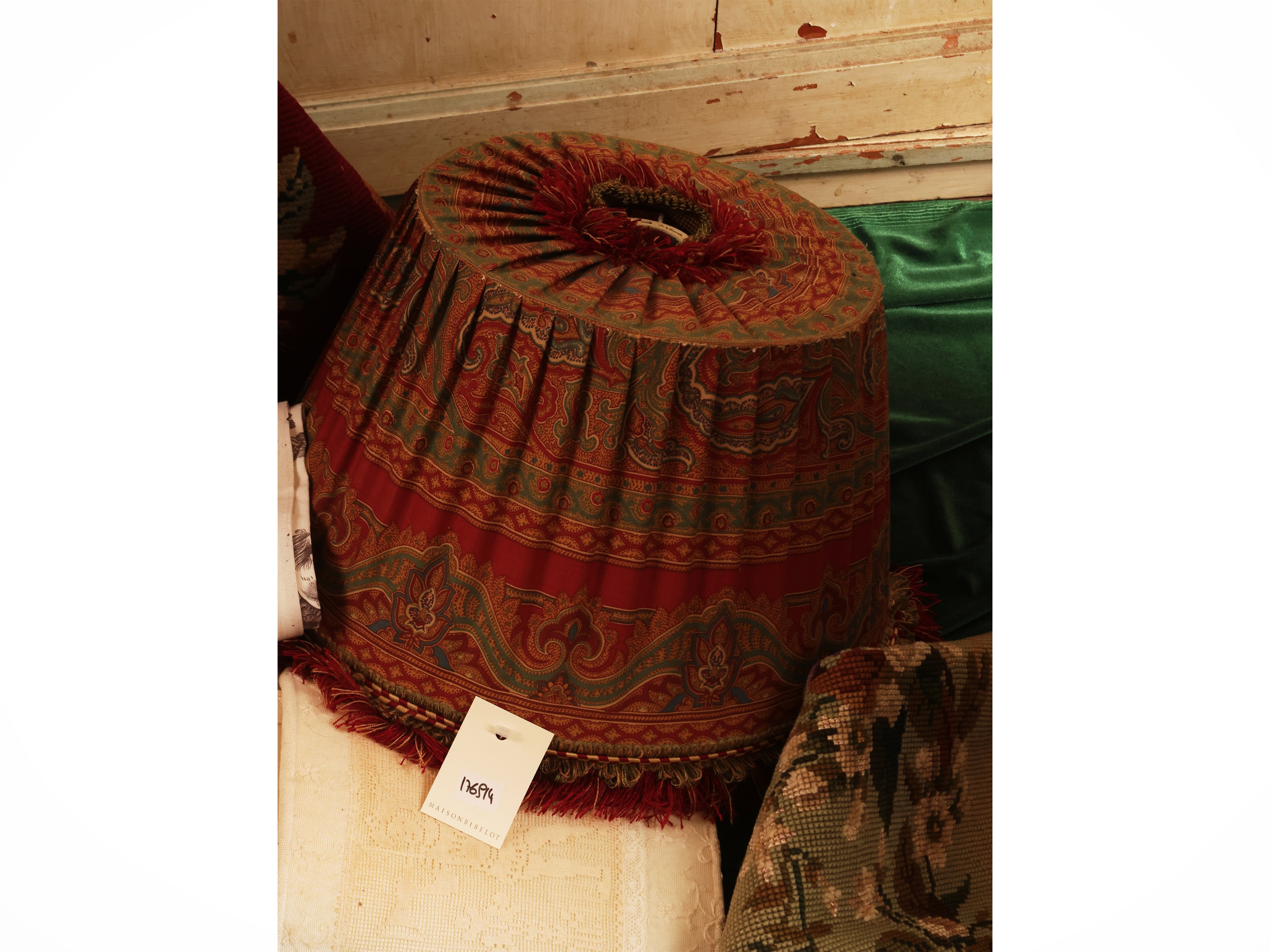 Fantasia di complementi tessili d'epoca