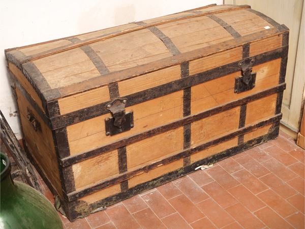 Piccolo baule da viaggio in legno tenero