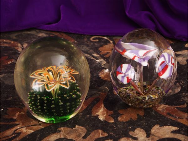 Two Press-Papier in blown glass