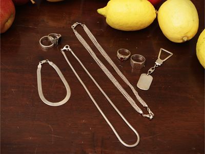 Assortimento di bijoux in argento 925, comprendente anelli e collane