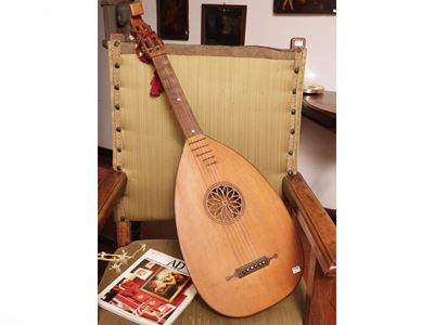 Liuto, Strumento musicale in legno