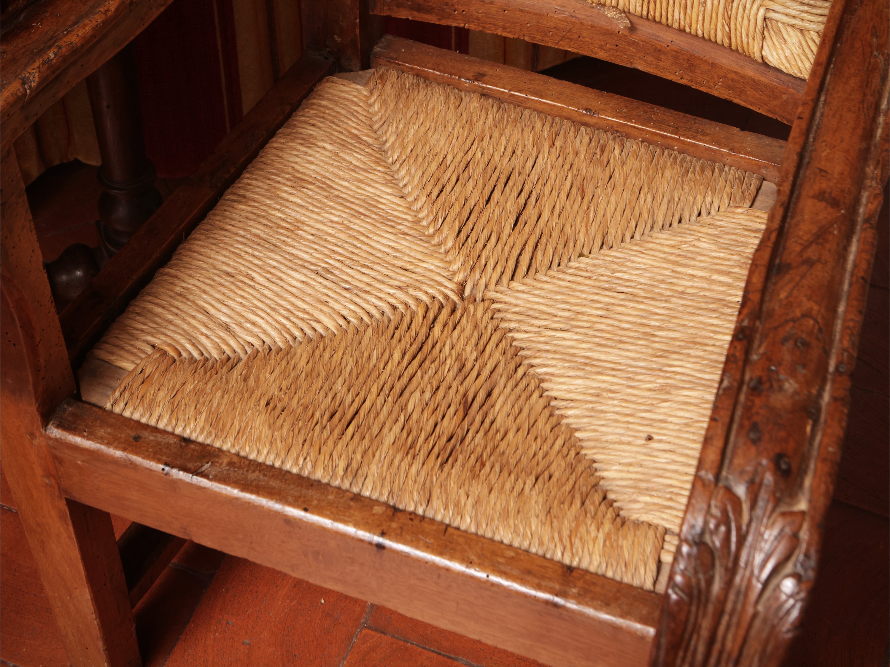Poltroncina da campagna in legno tenero, XVIII/XIX secolo