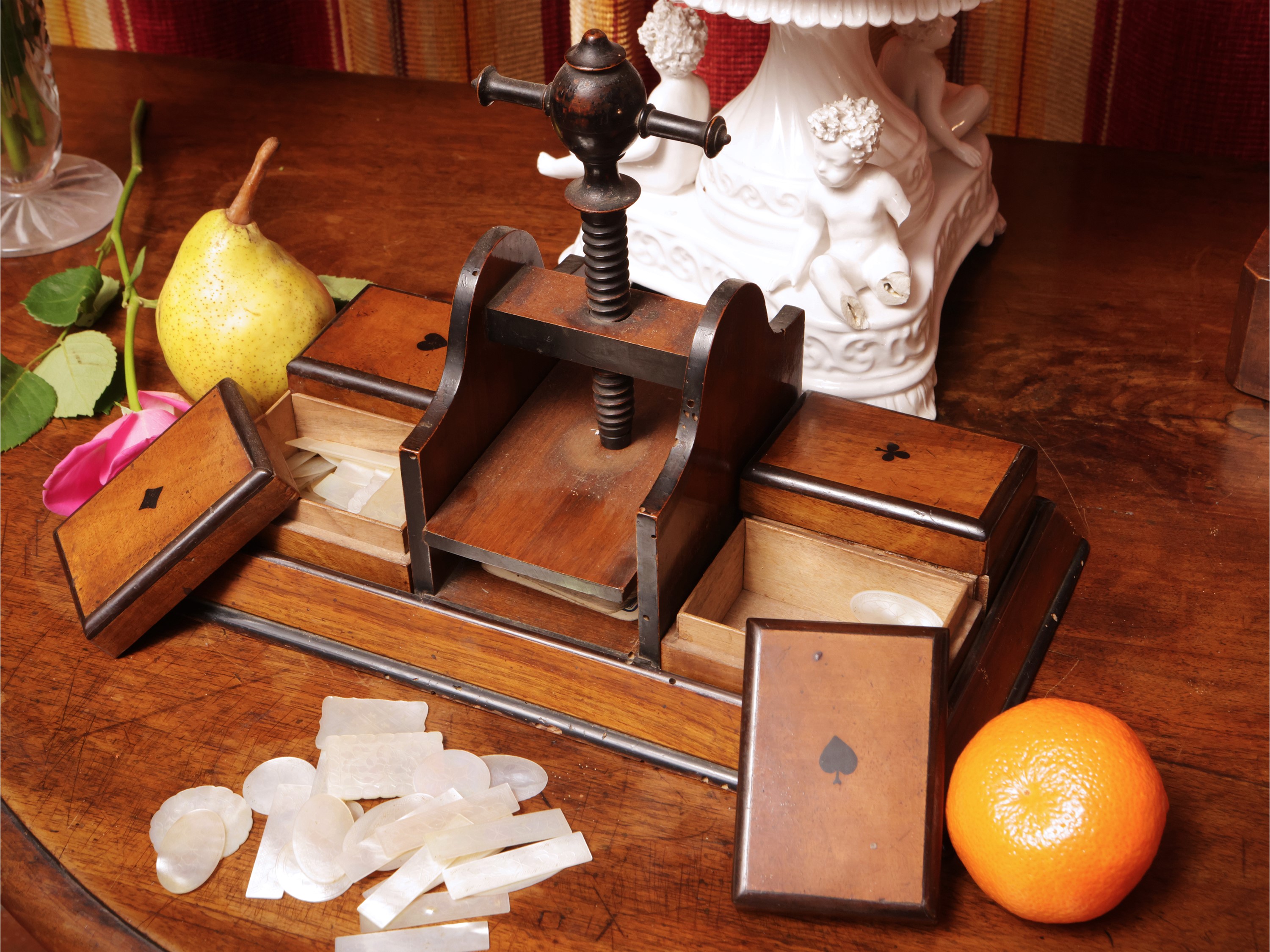 Scatola per carte da gioco, legno ebanizzato, inizio XX secolo
