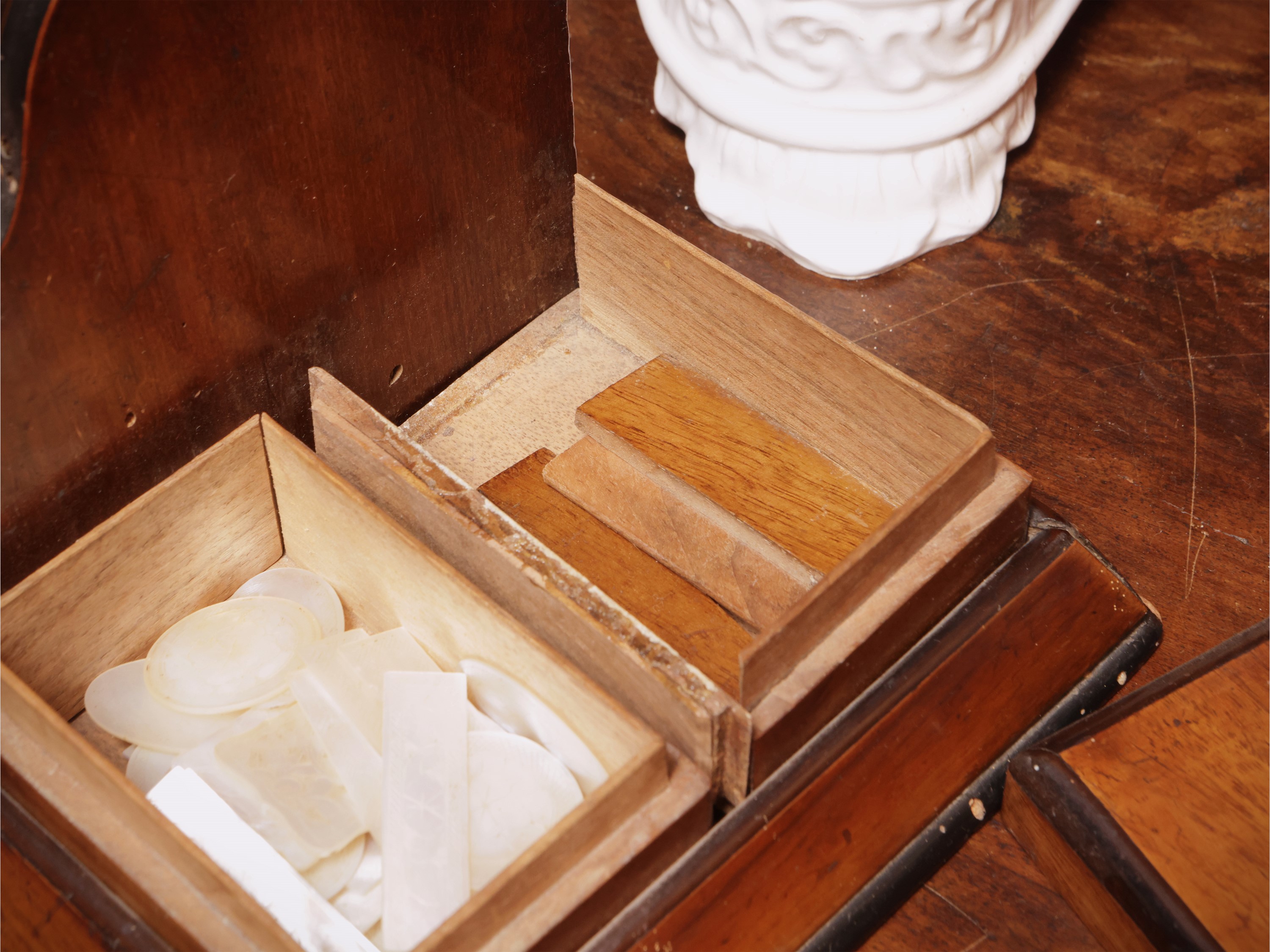 Scatola per carte da gioco, legno ebanizzato, inizio XX secolo