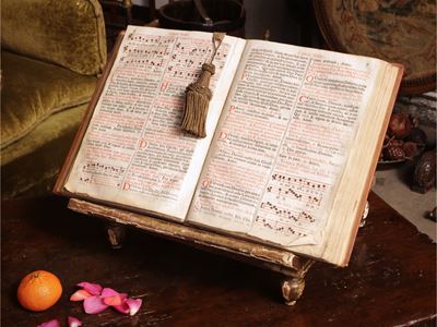 Missale Romanum, Patavii MDCCII, con leggio in legno intagliato e dorato