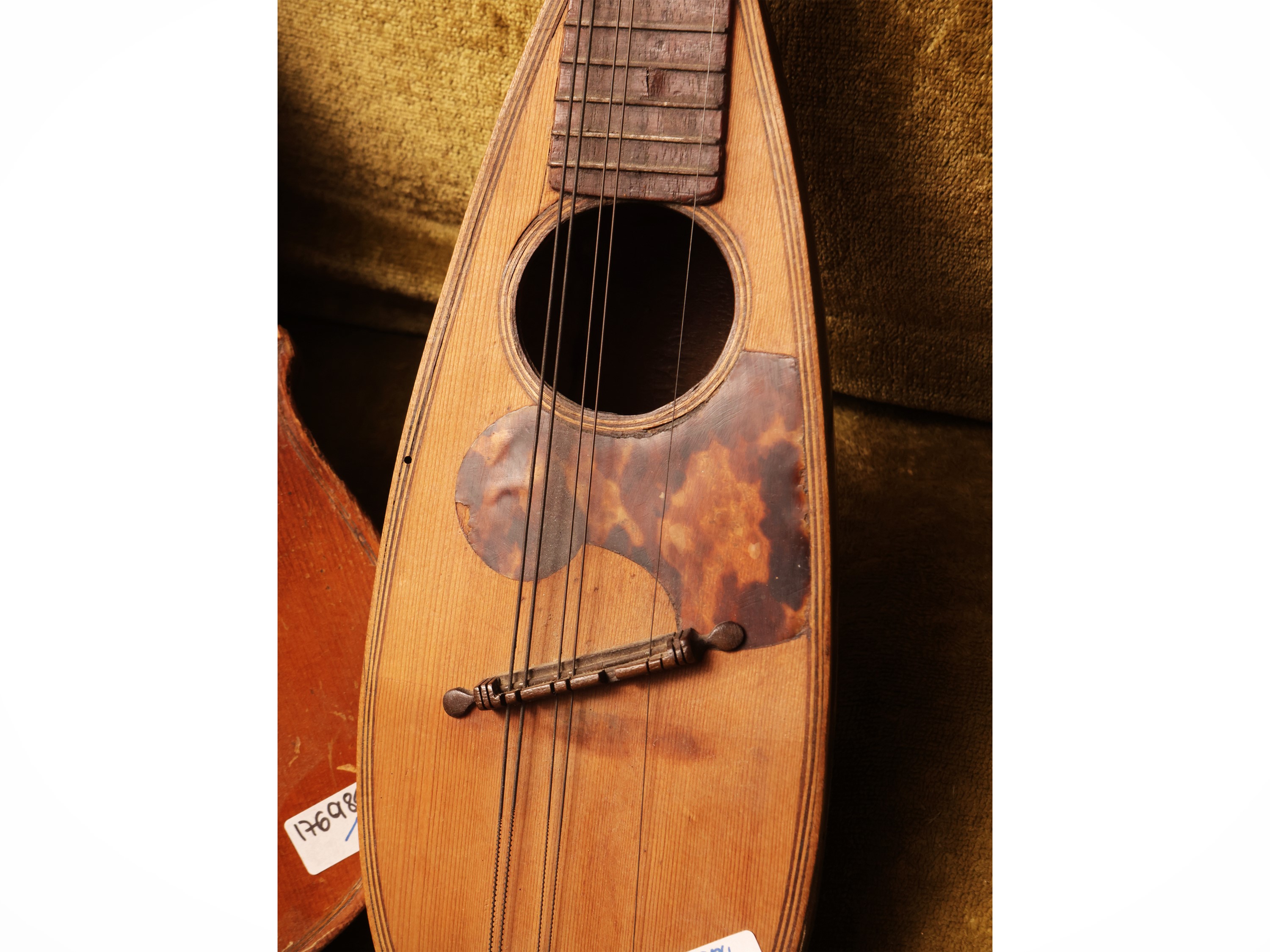 Due strumenti musicali: Violino e Mandolino, Fabbrica S. B. De Bernardi, Spezia