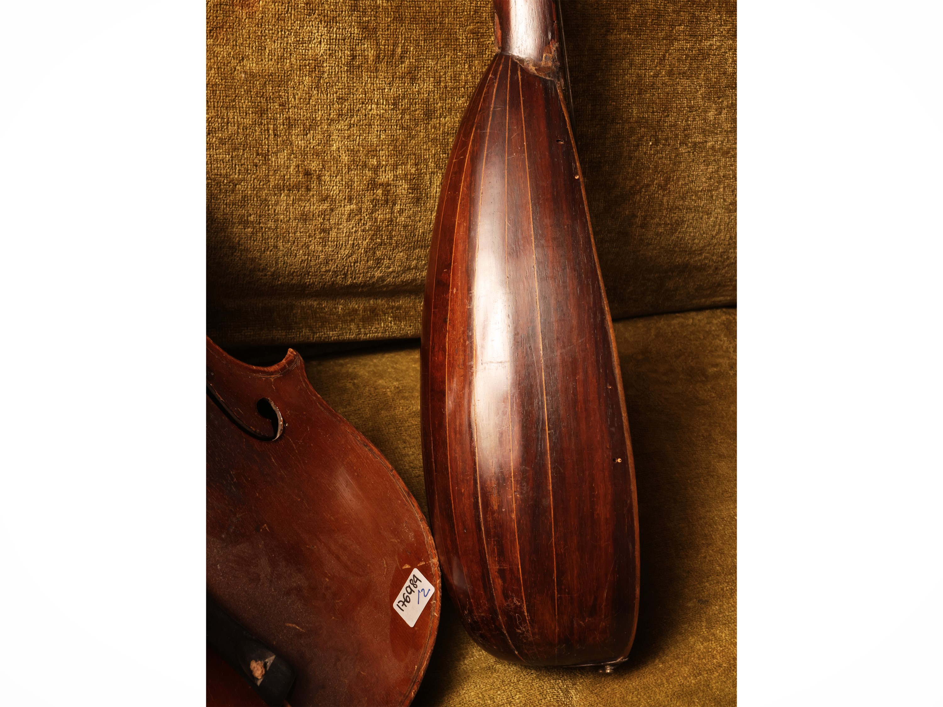 Due strumenti musicali: Violino e Mandolino, Fabbrica S. B. De Bernardi, Spezia