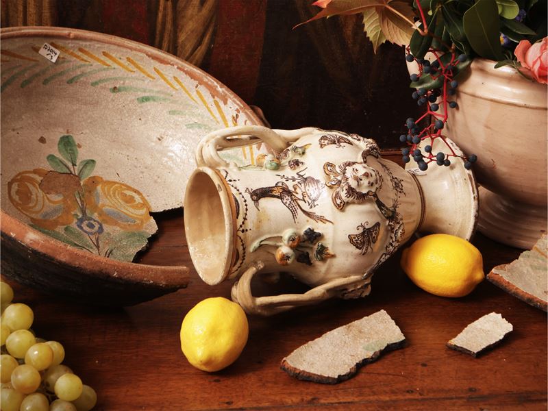 Vaso in maiolica popolare, XVIII secolo