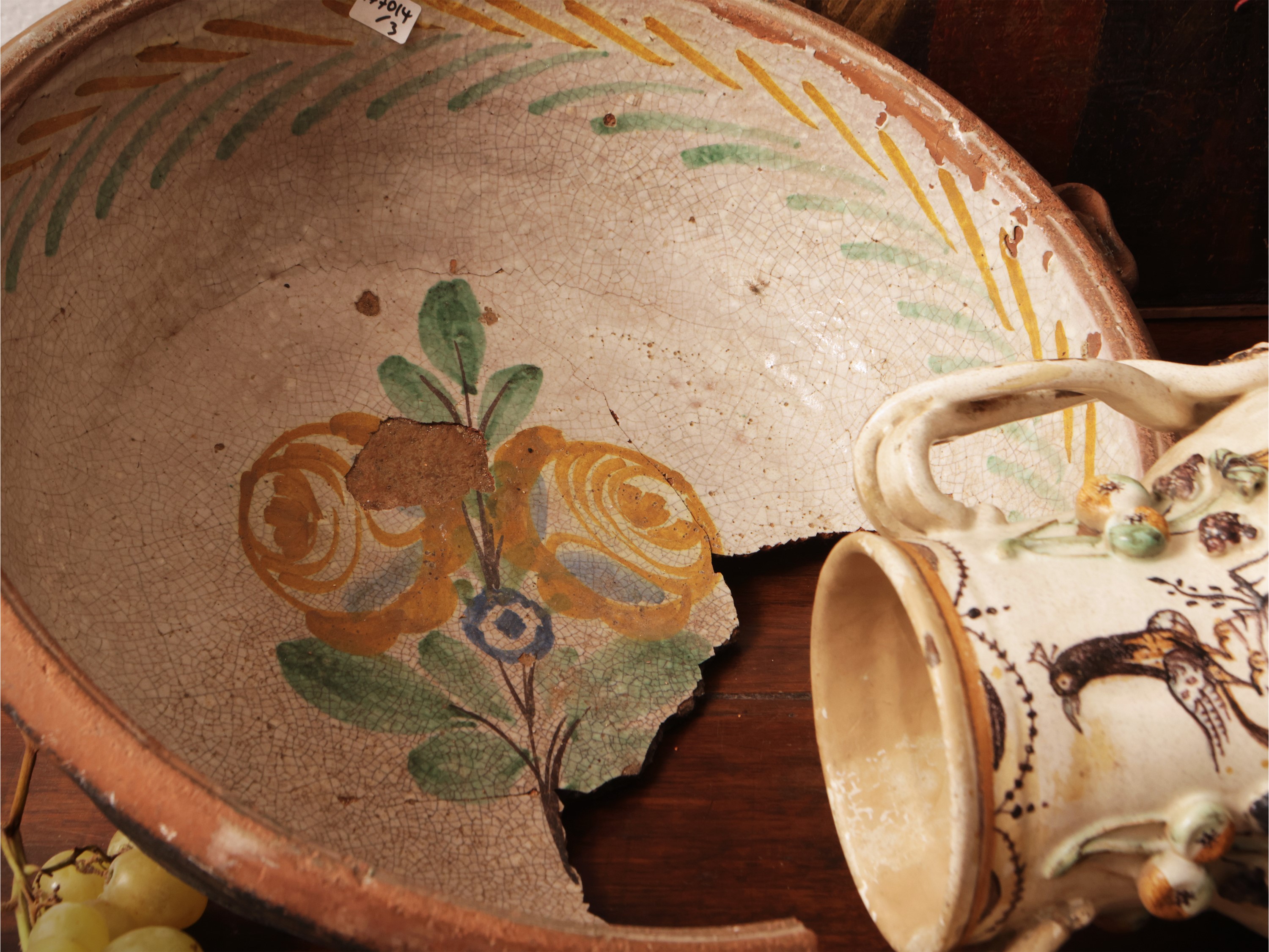 Vaso in maiolica popolare, XVIII secolo