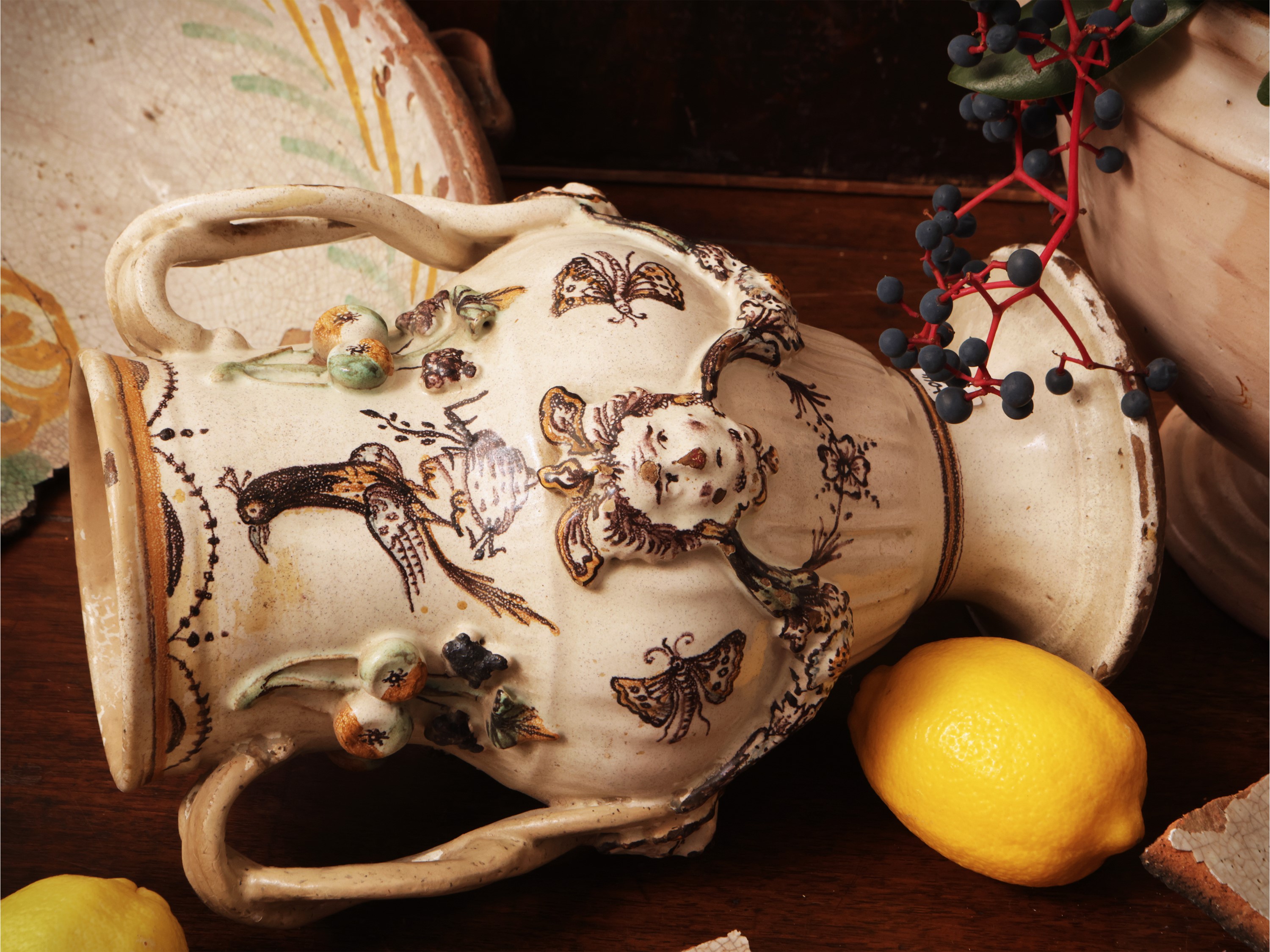 Vaso in maiolica popolare, XVIII secolo