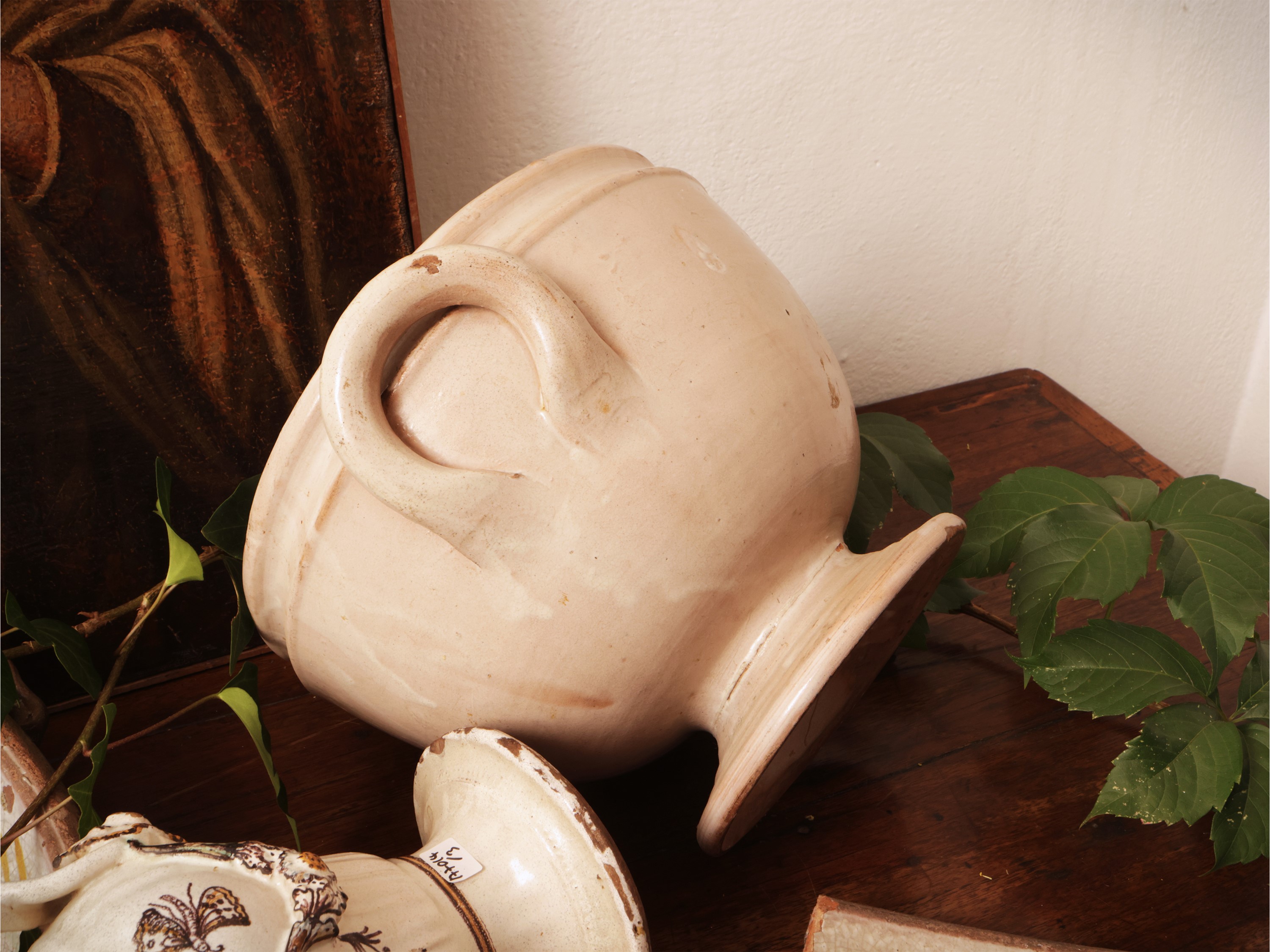 Vaso in maiolica popolare, XVIII secolo