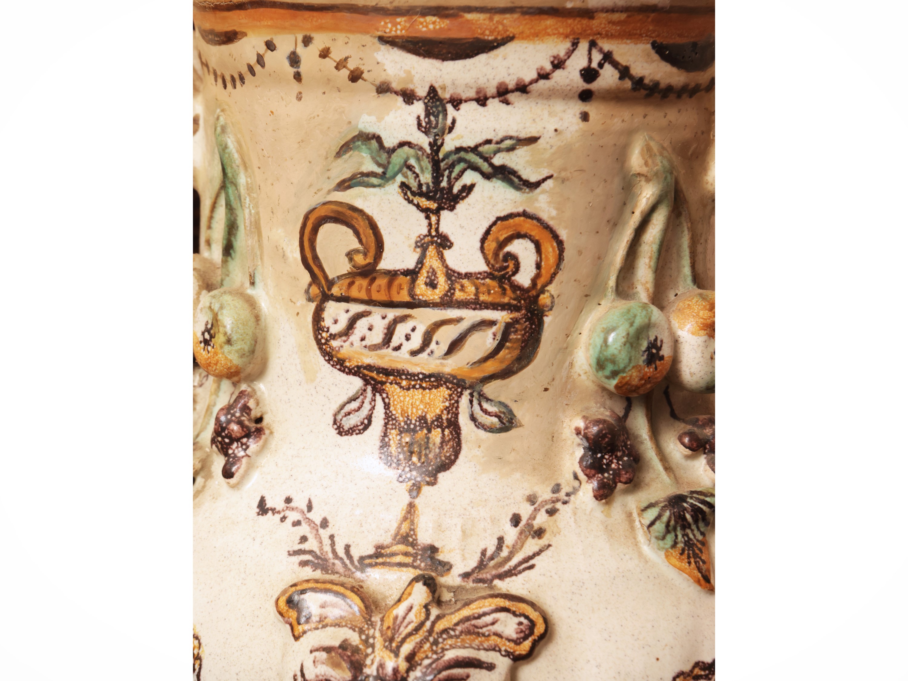 Vaso in maiolica popolare, XVIII secolo