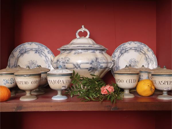 Assortimento di ceramiche decorative