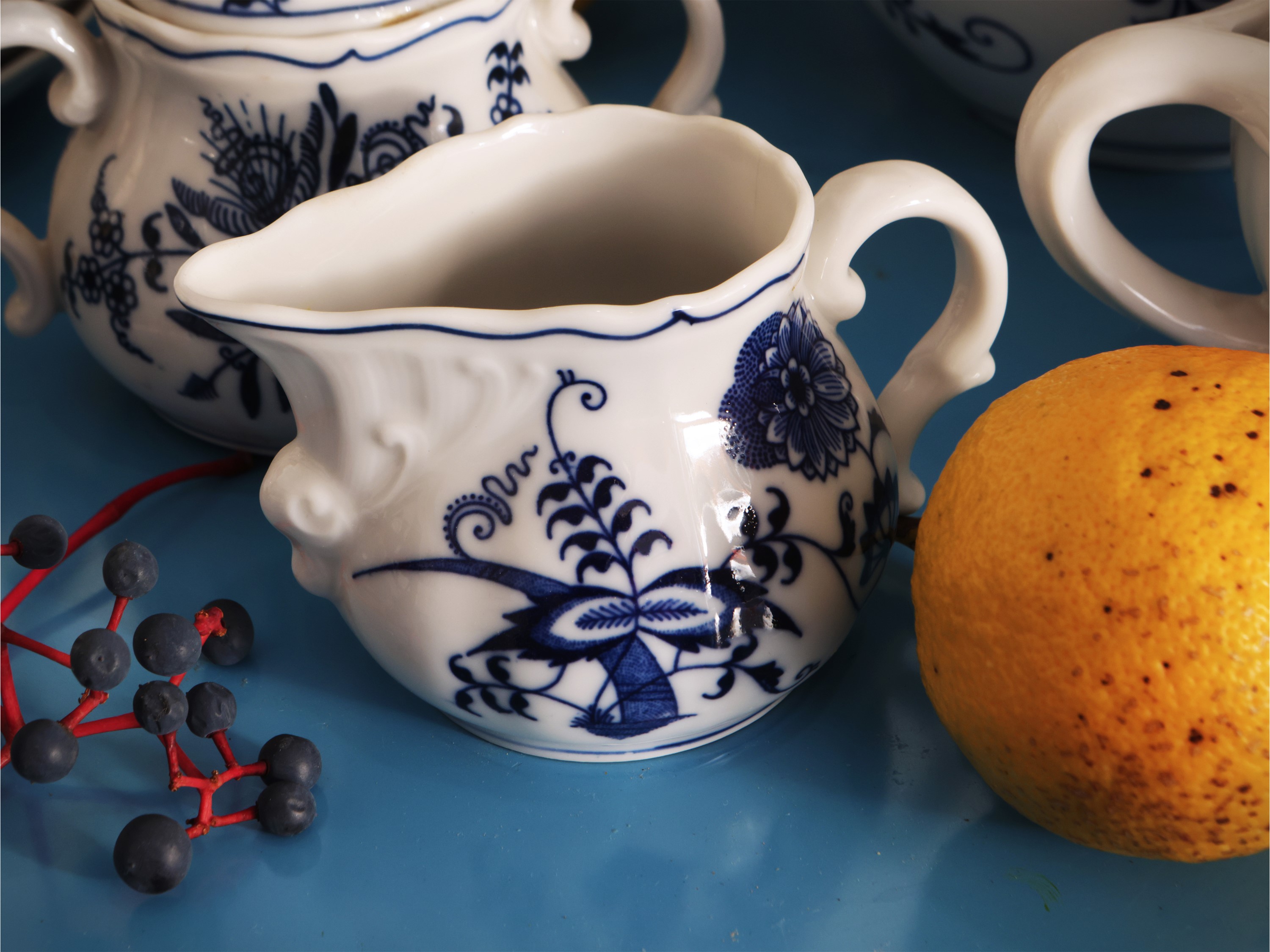 Servizio da caffè e tè in porcellana Blu Danube, decorato con motivo del fiore di cipolla in mono...