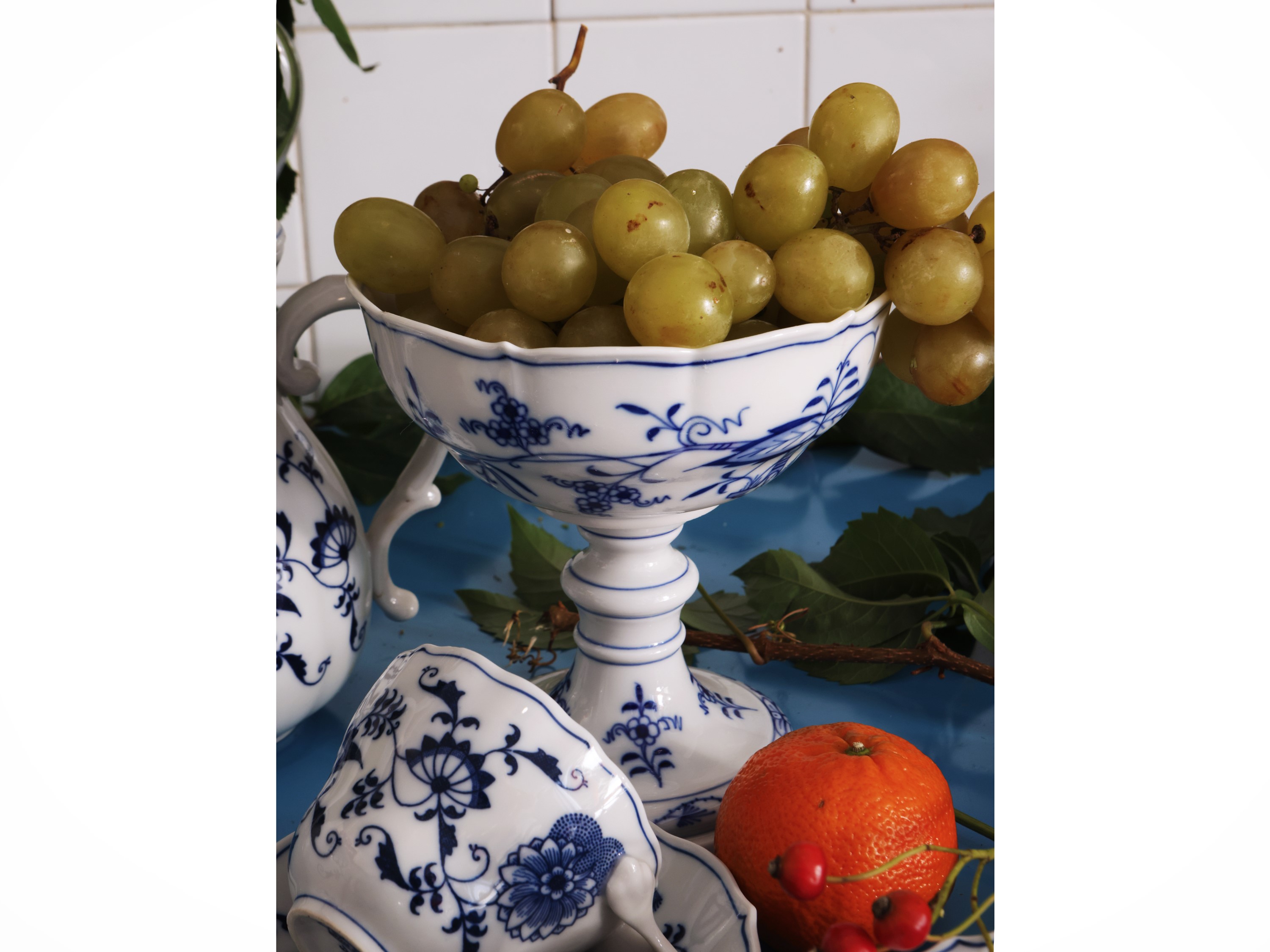 Servizio da caffè e tè in porcellana Blu Danube, decorato con motivo del fiore di cipolla in mono...