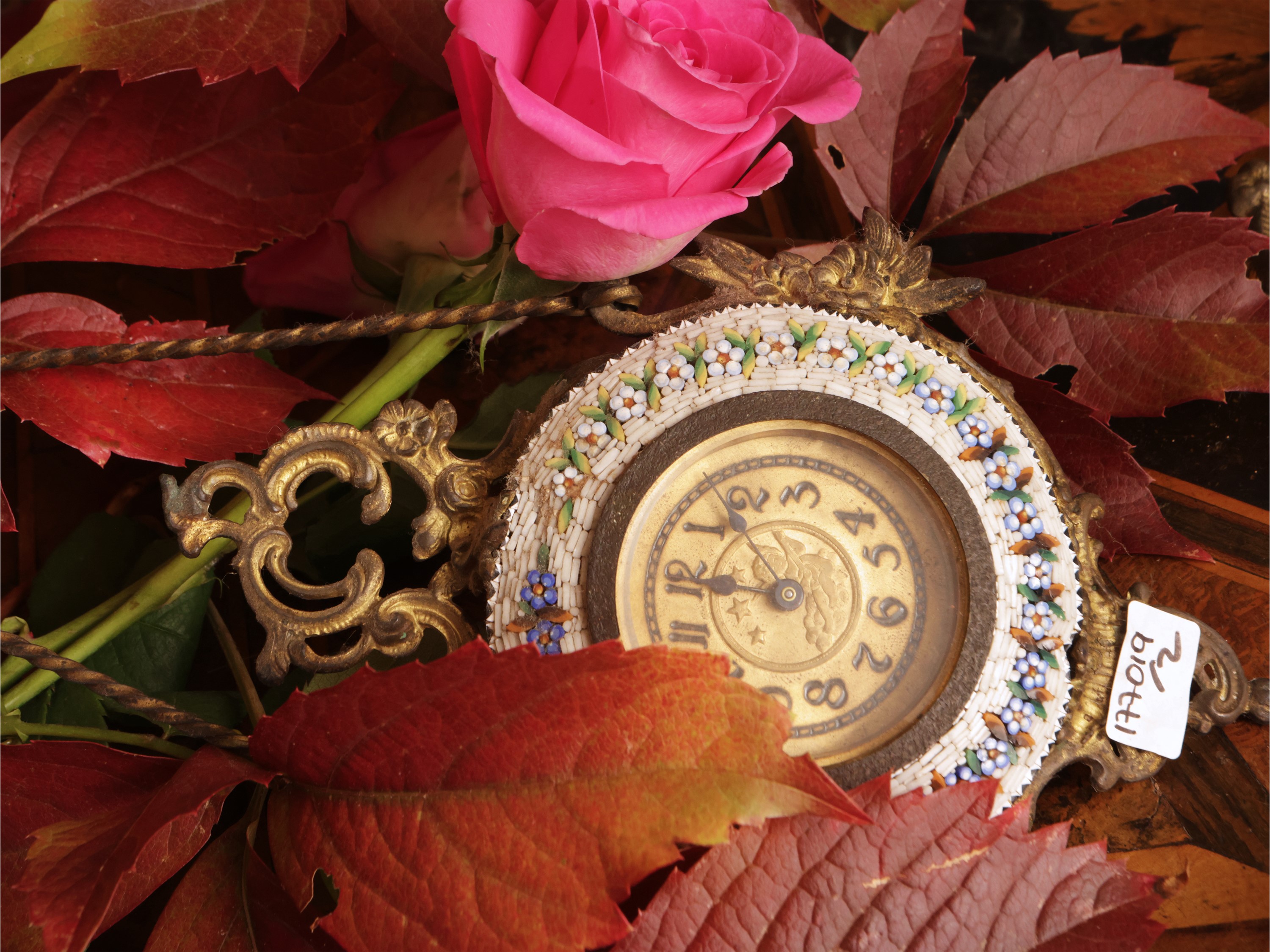 Galanterie, Borsetta ricamata con orologio da carrozza, XIX/XX secolo